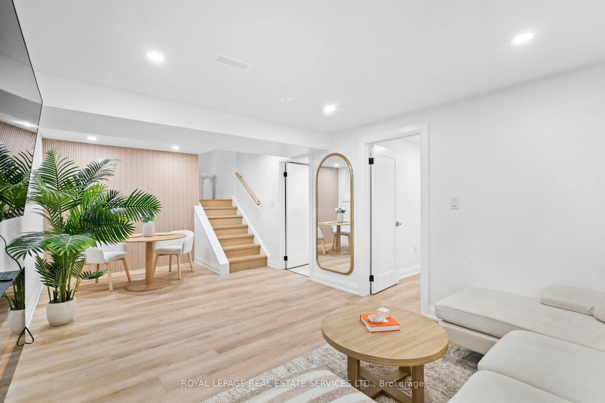 1504 Kenilworth Crescent