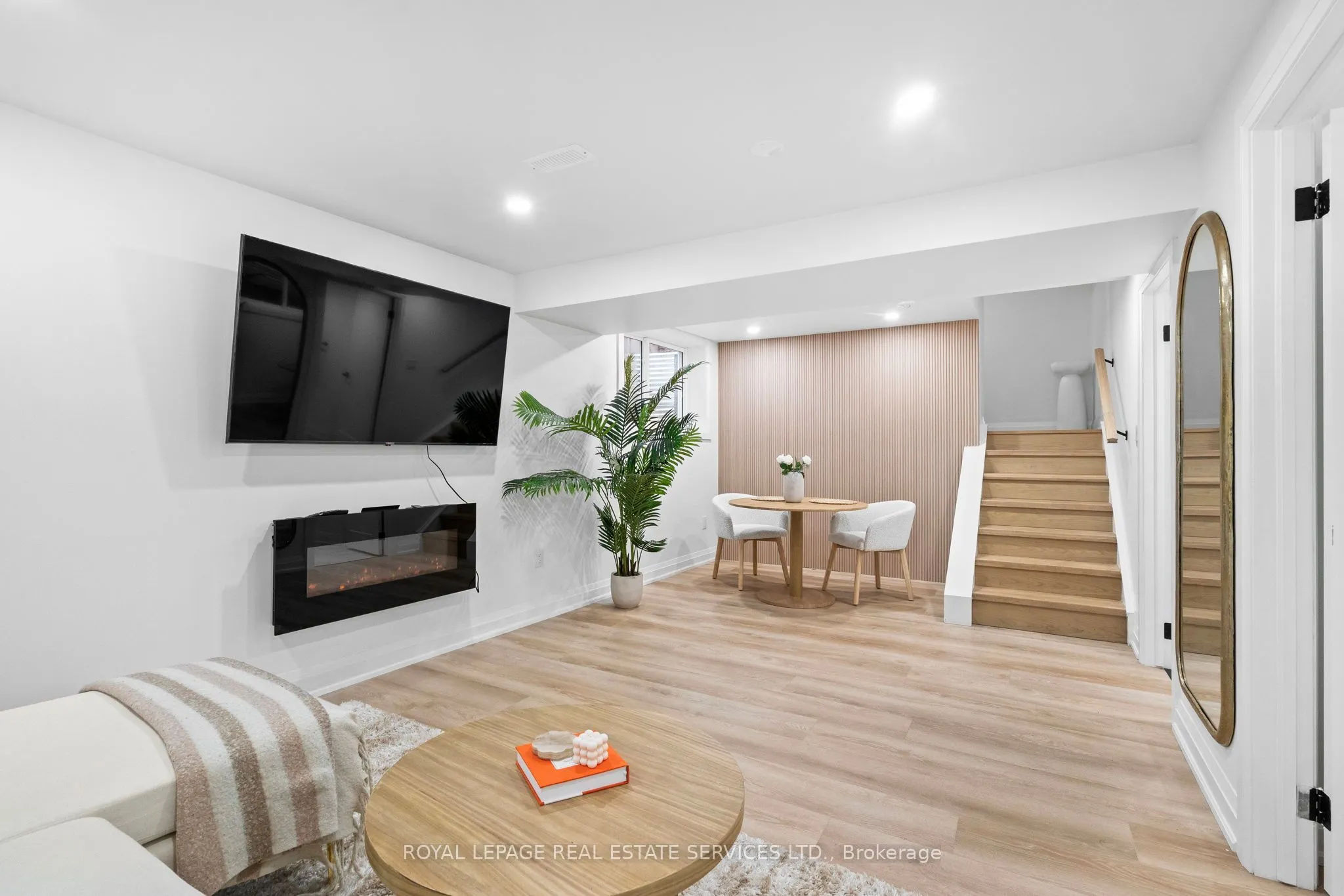 1504 Kenilworth Crescent