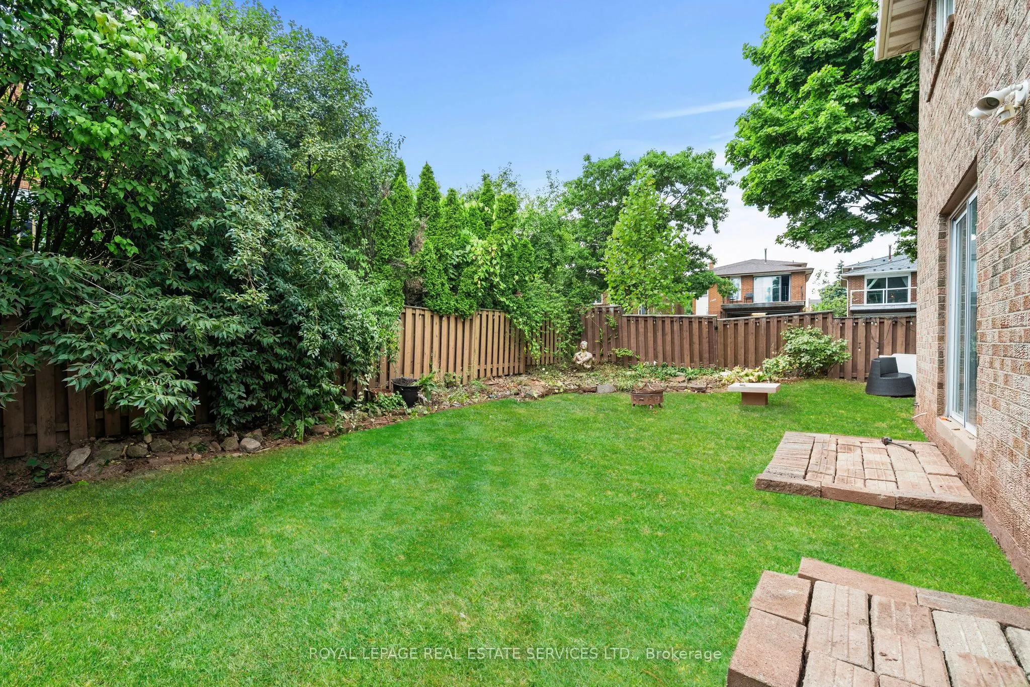 1504 Kenilworth Crescent