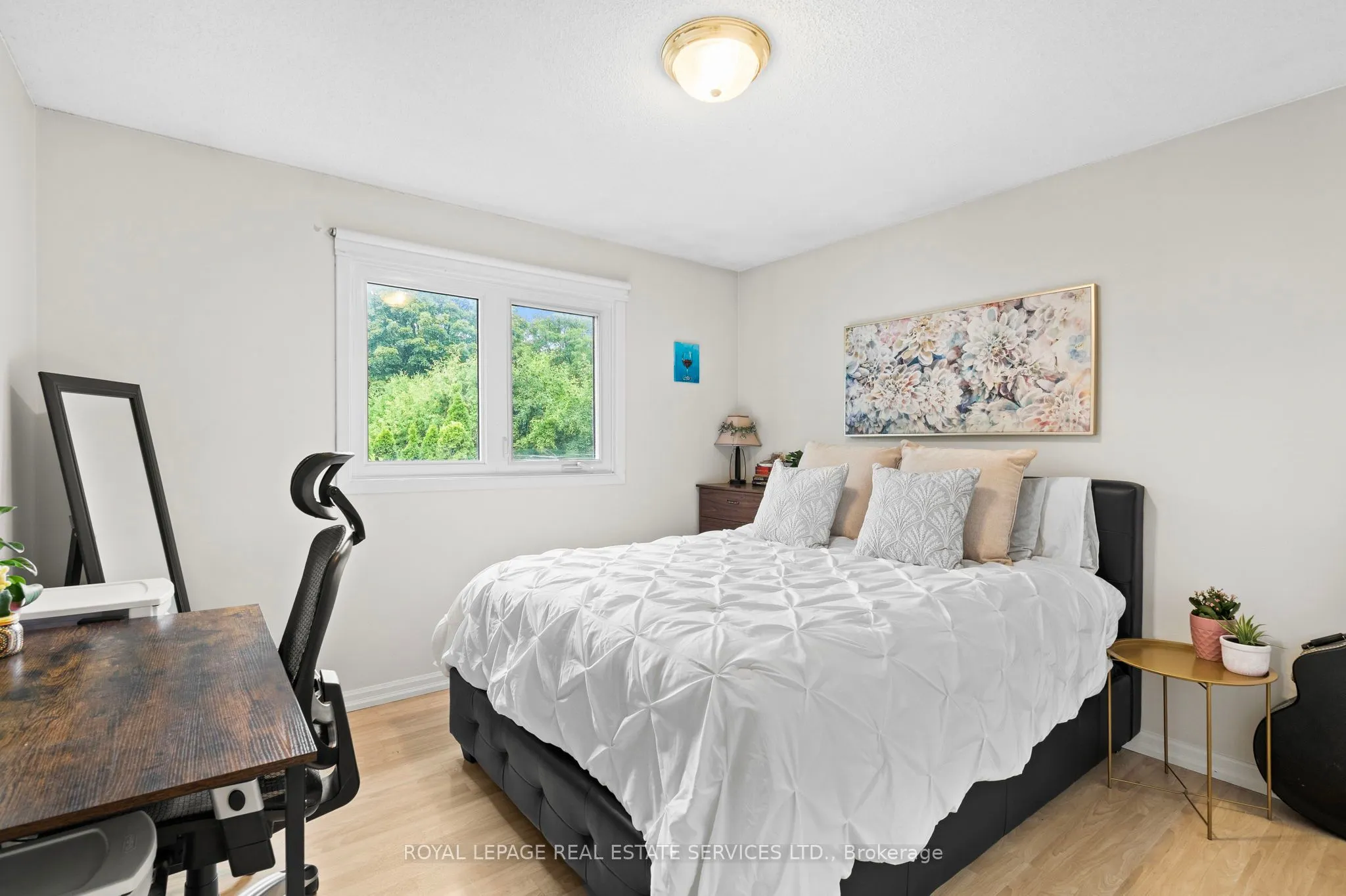 1504 Kenilworth Crescent