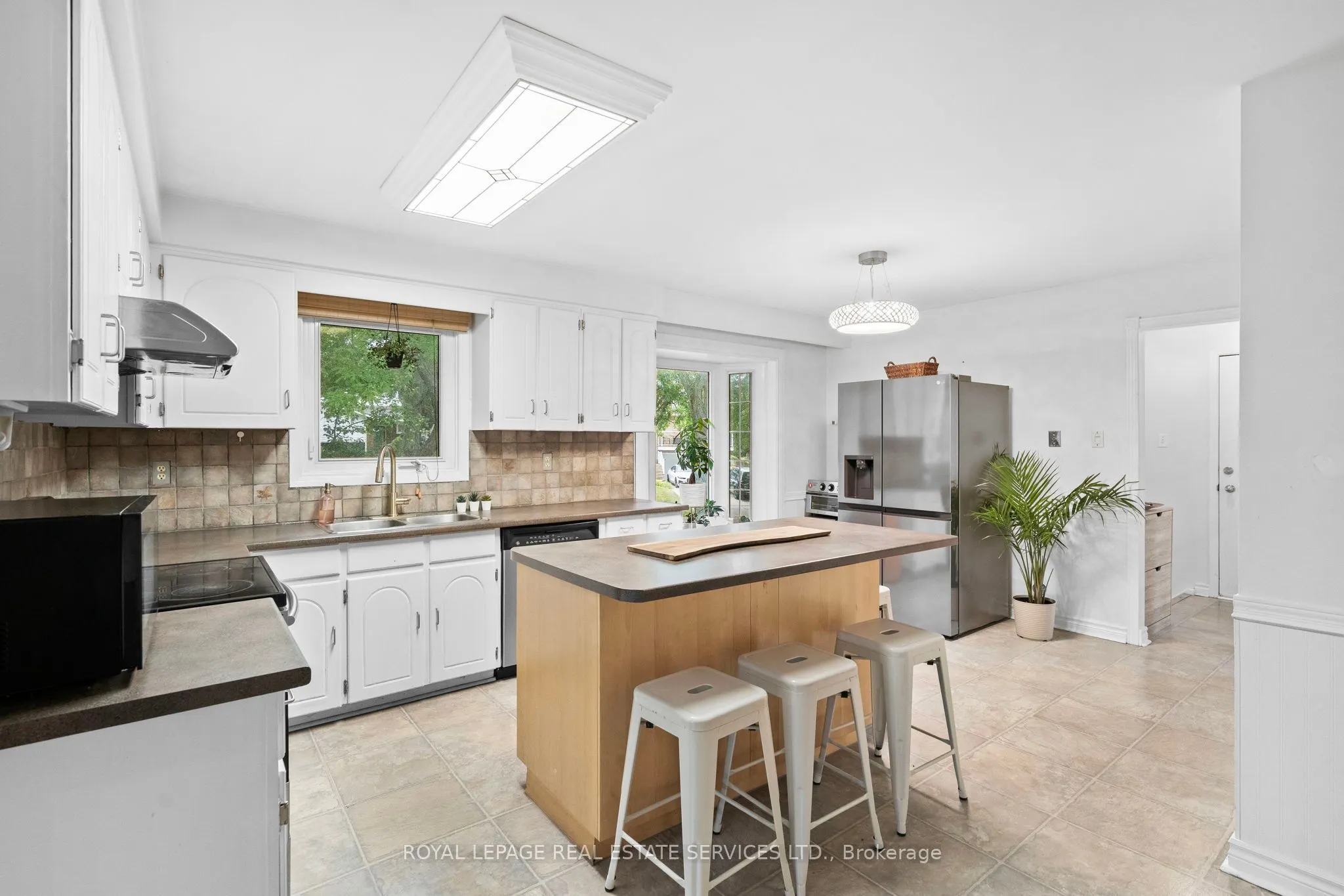 1504 Kenilworth Crescent
