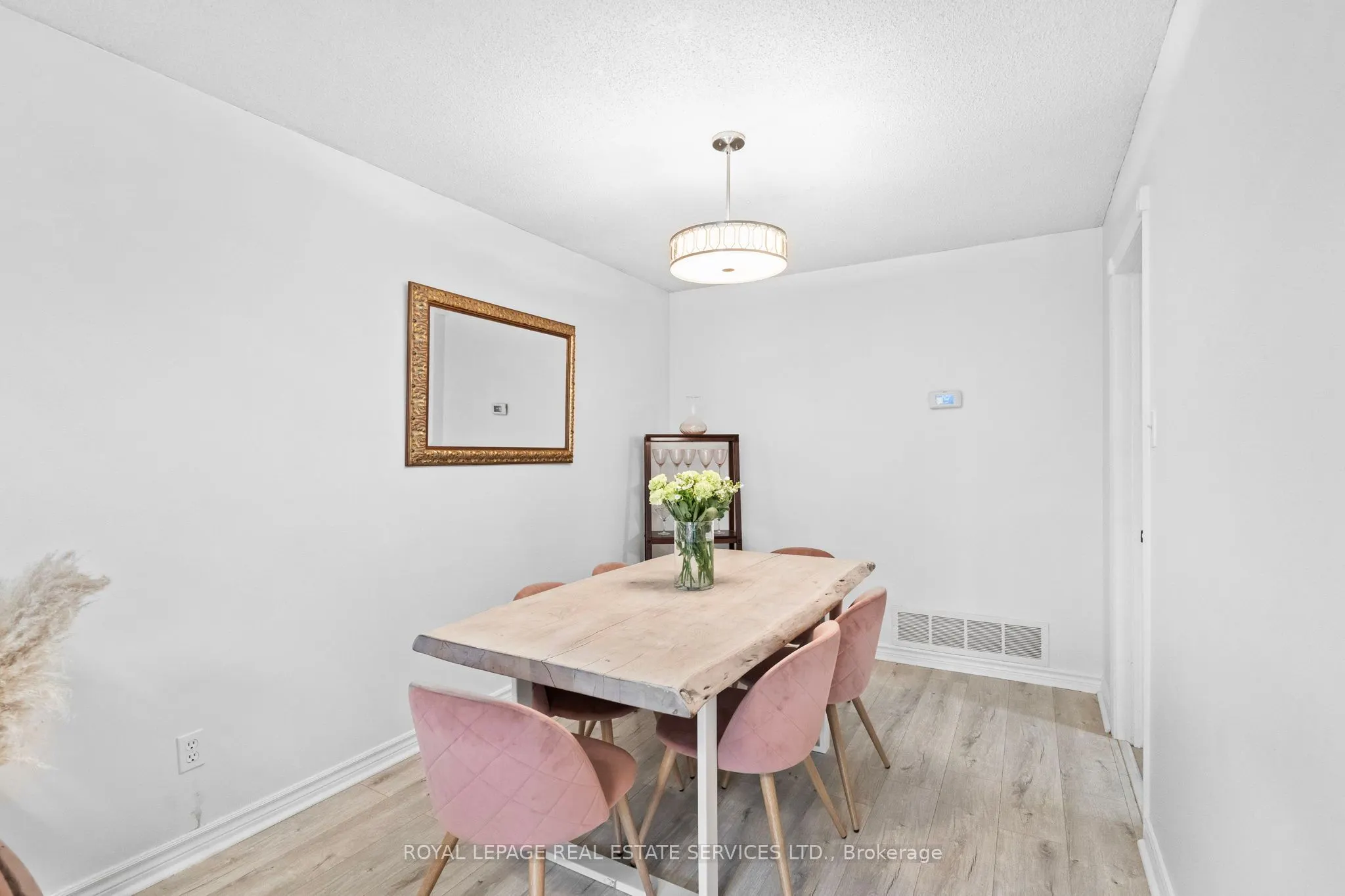 1504 Kenilworth Crescent