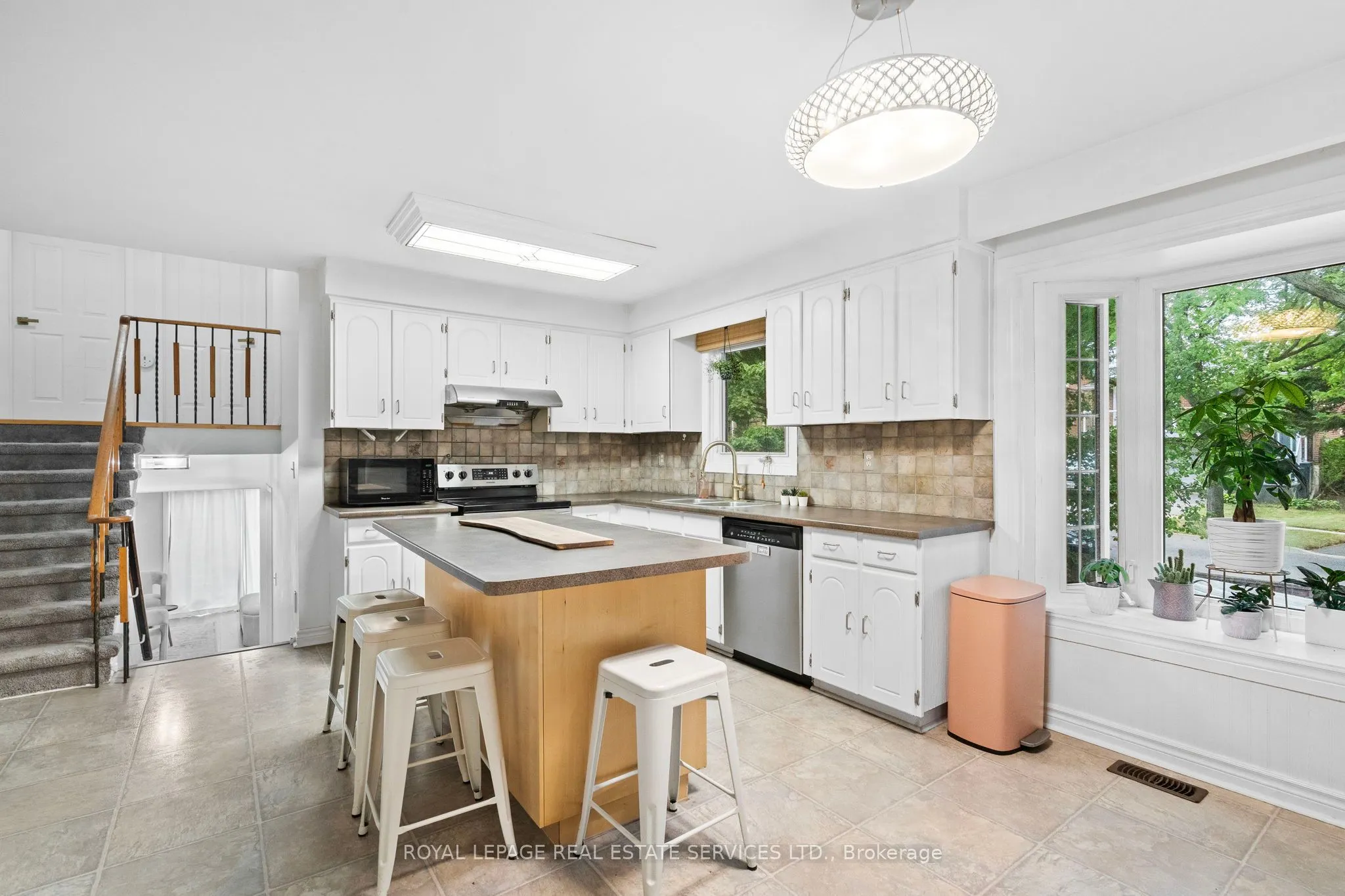 1504 Kenilworth Crescent