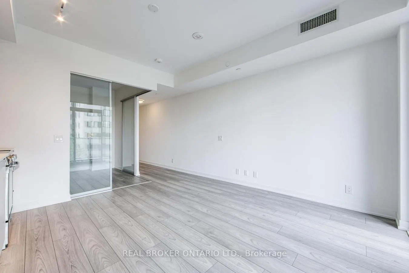 285 Dufferin Street, #303