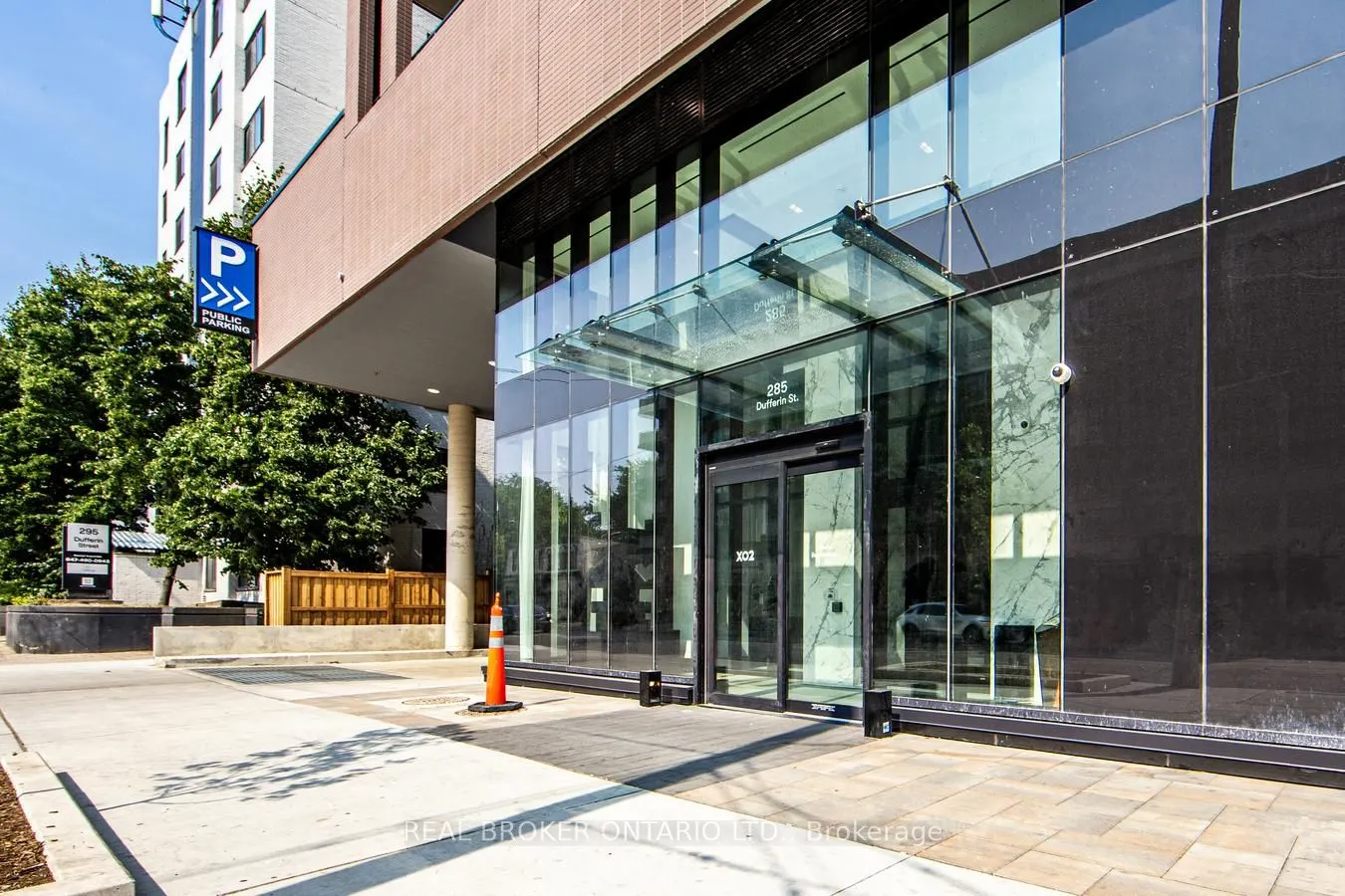 285 Dufferin Street, #303