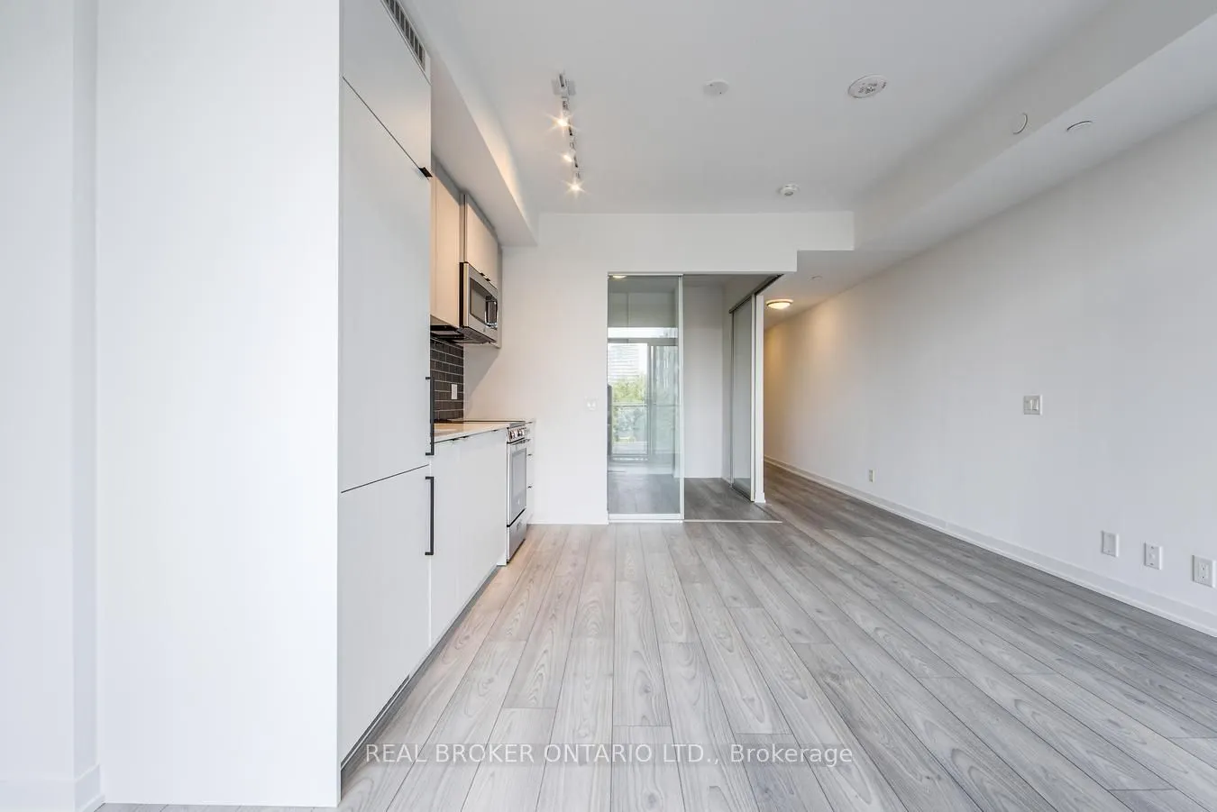 285 Dufferin Street, #303