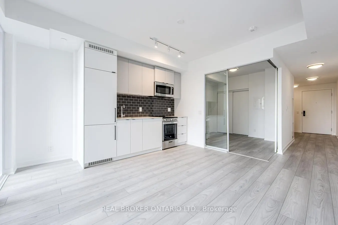 285 Dufferin Street, #303