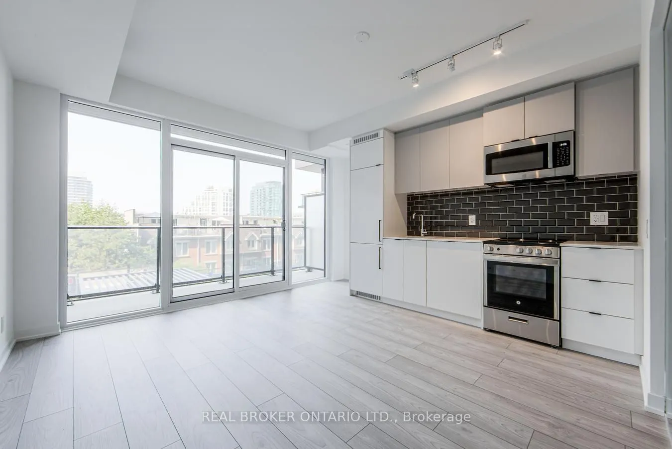 285 Dufferin Street, #303