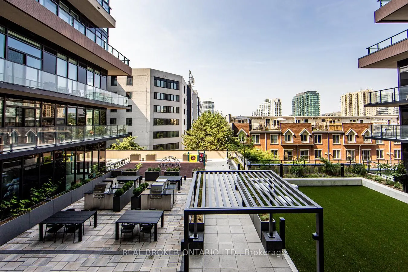 285 Dufferin Street, #303
