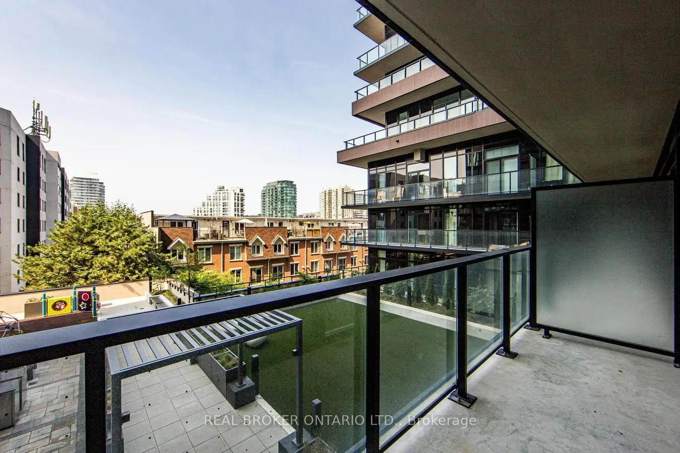 285 Dufferin Street, #303
