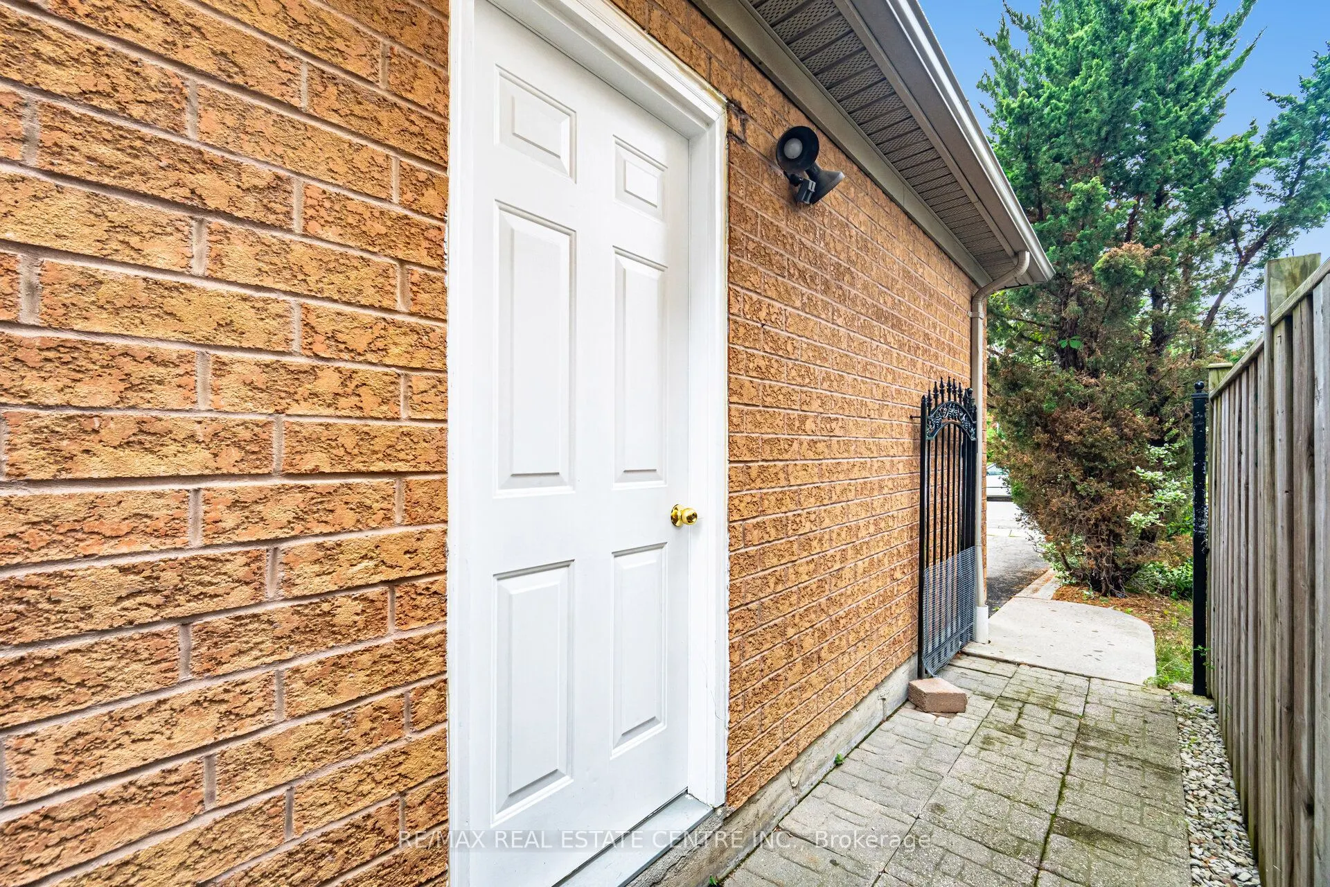 2931 Gardenview Crescent
