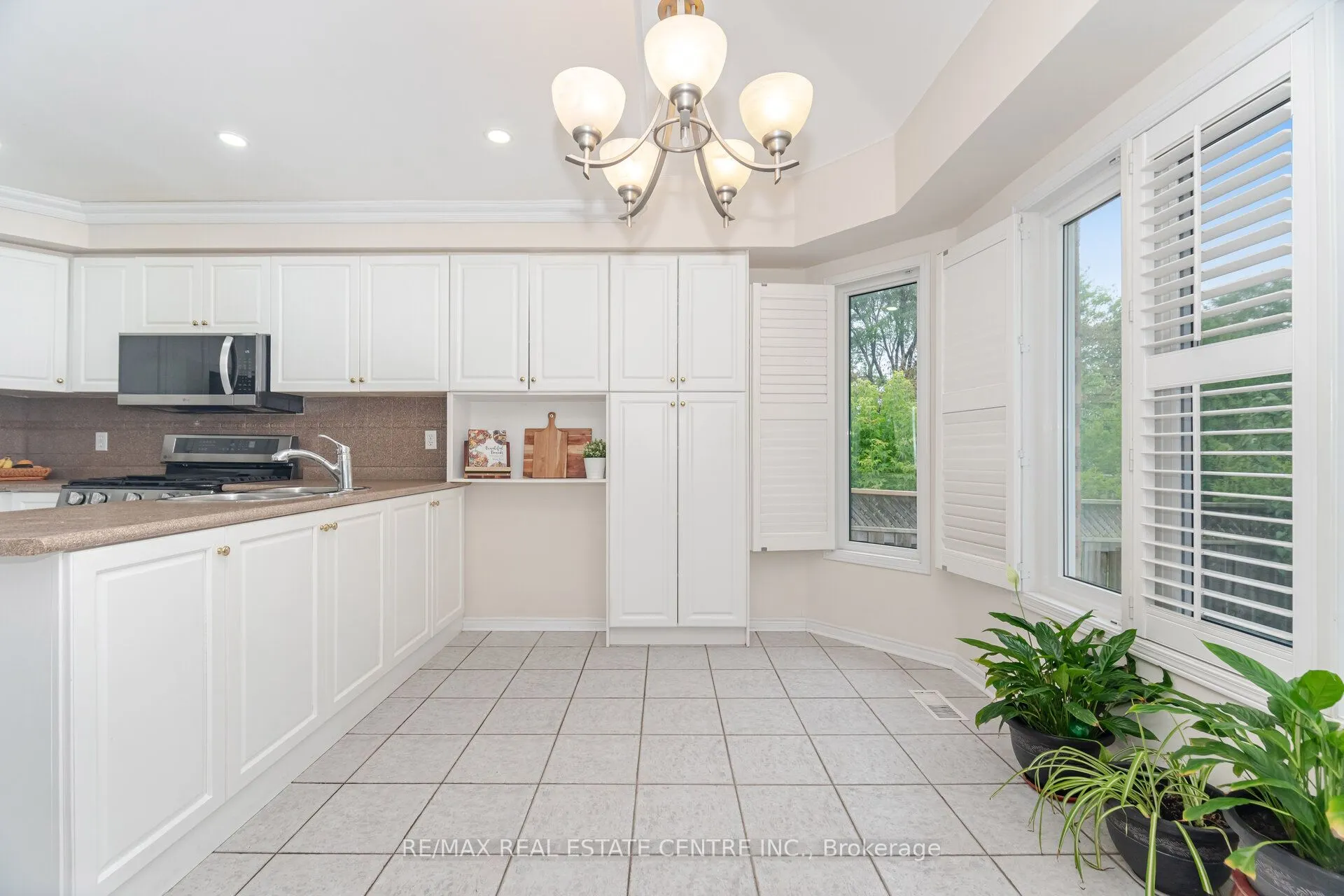 2931 Gardenview Crescent