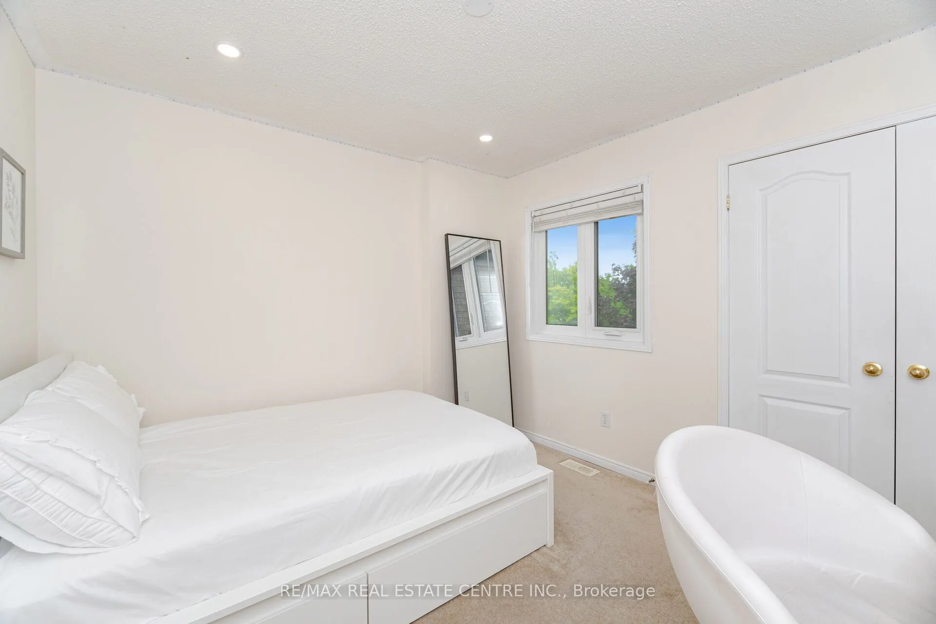 2931 Gardenview Crescent