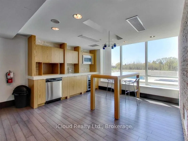 155 Legion Road N, #1706
