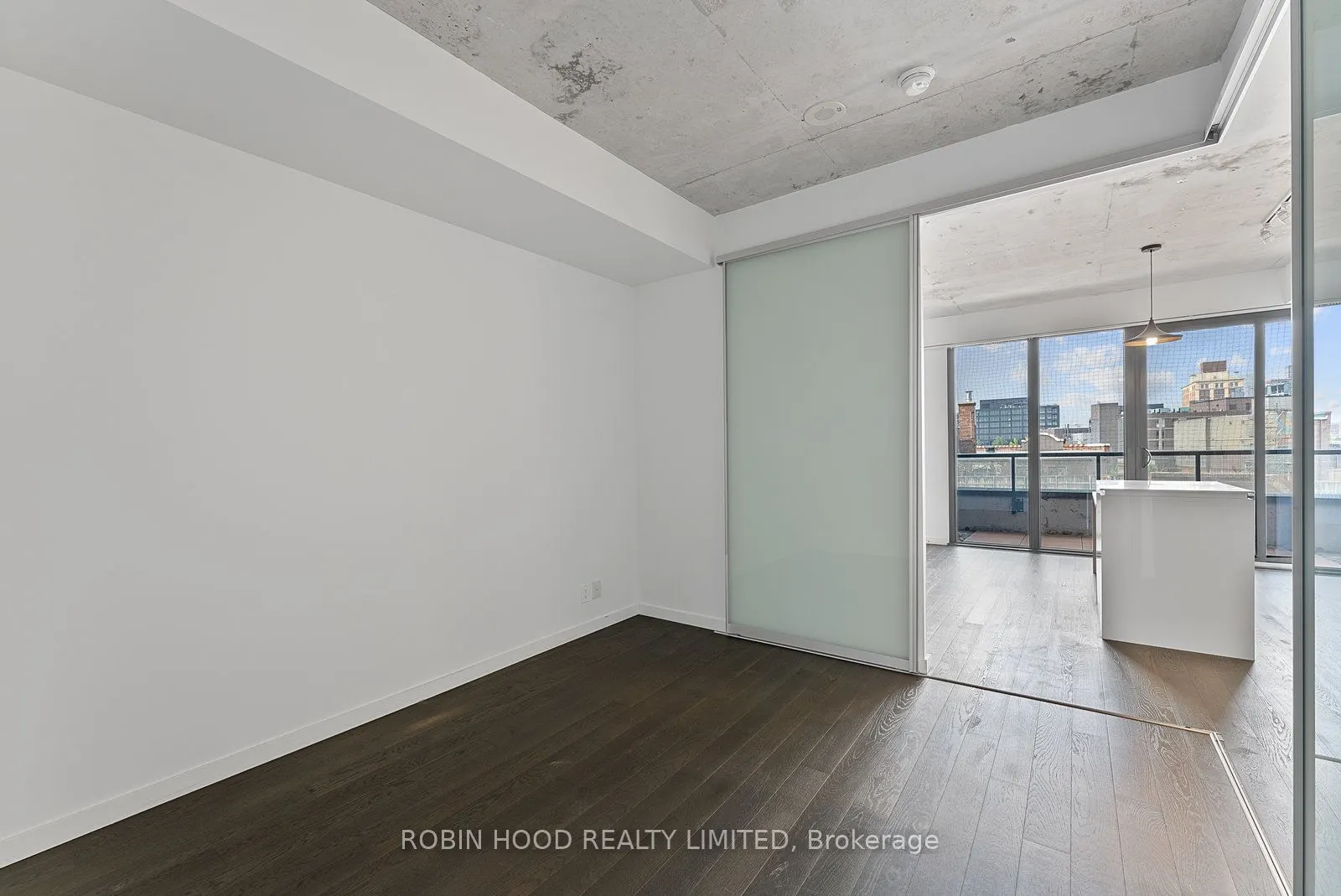 383 Sorauren Avenue, #511