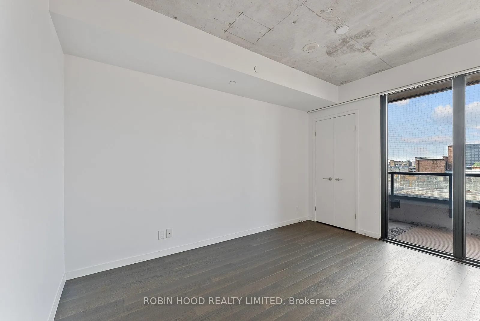 383 Sorauren Avenue, #511