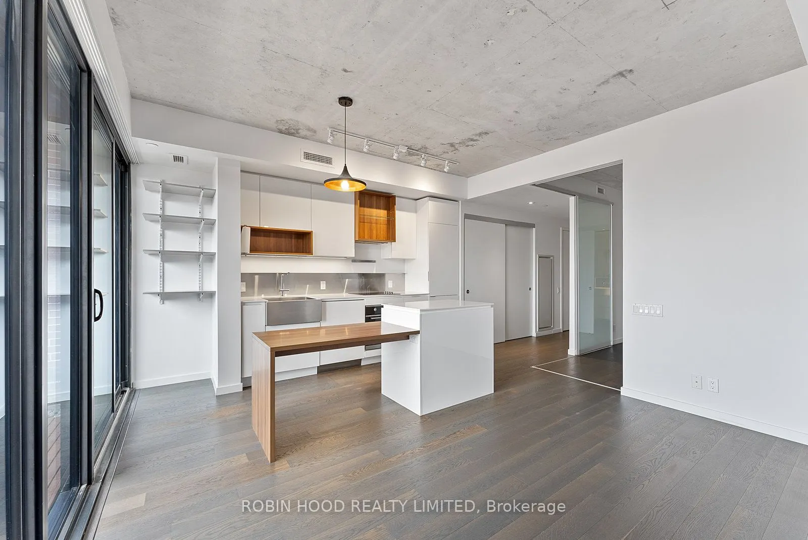 383 Sorauren Avenue, #511