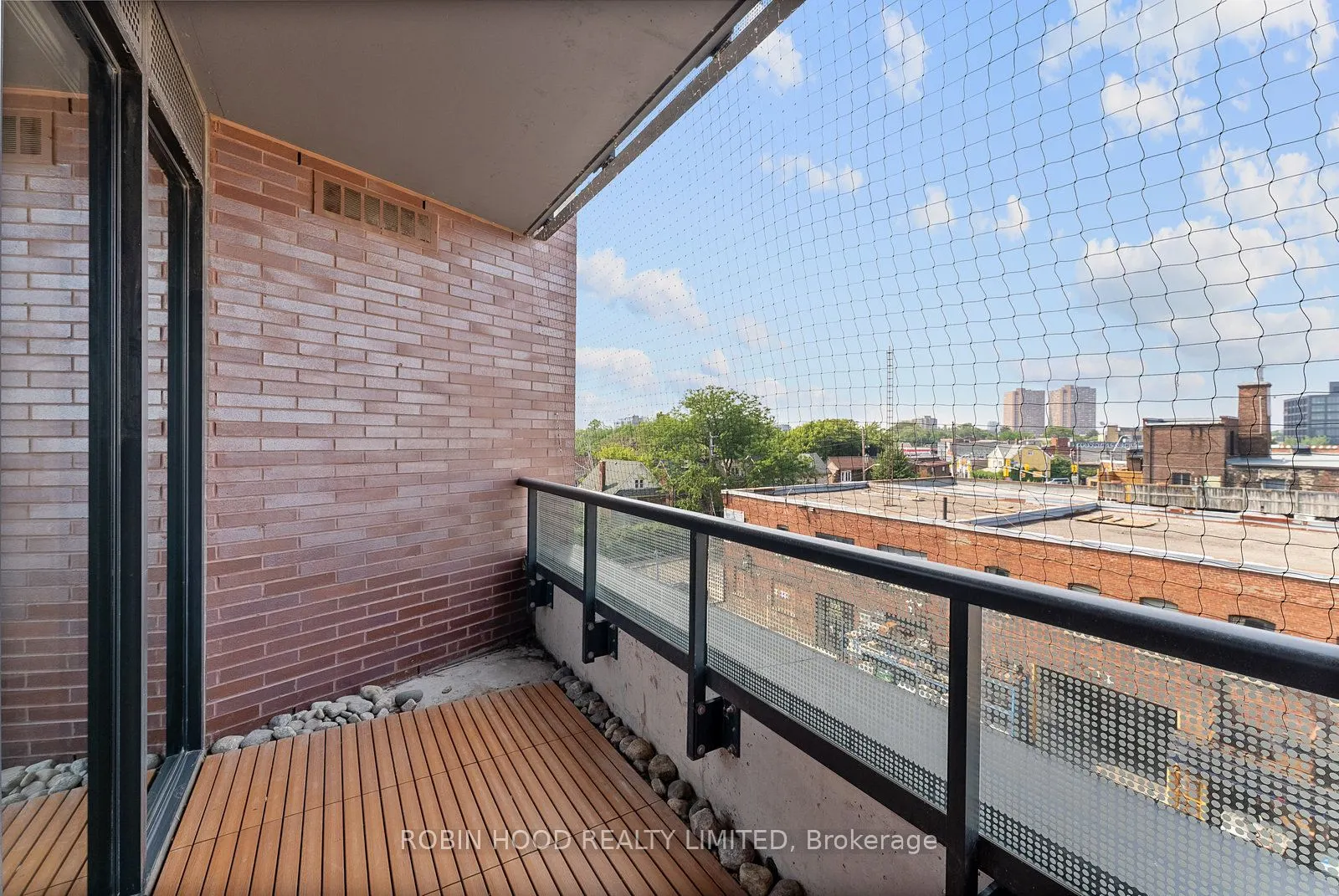 383 Sorauren Avenue, #511