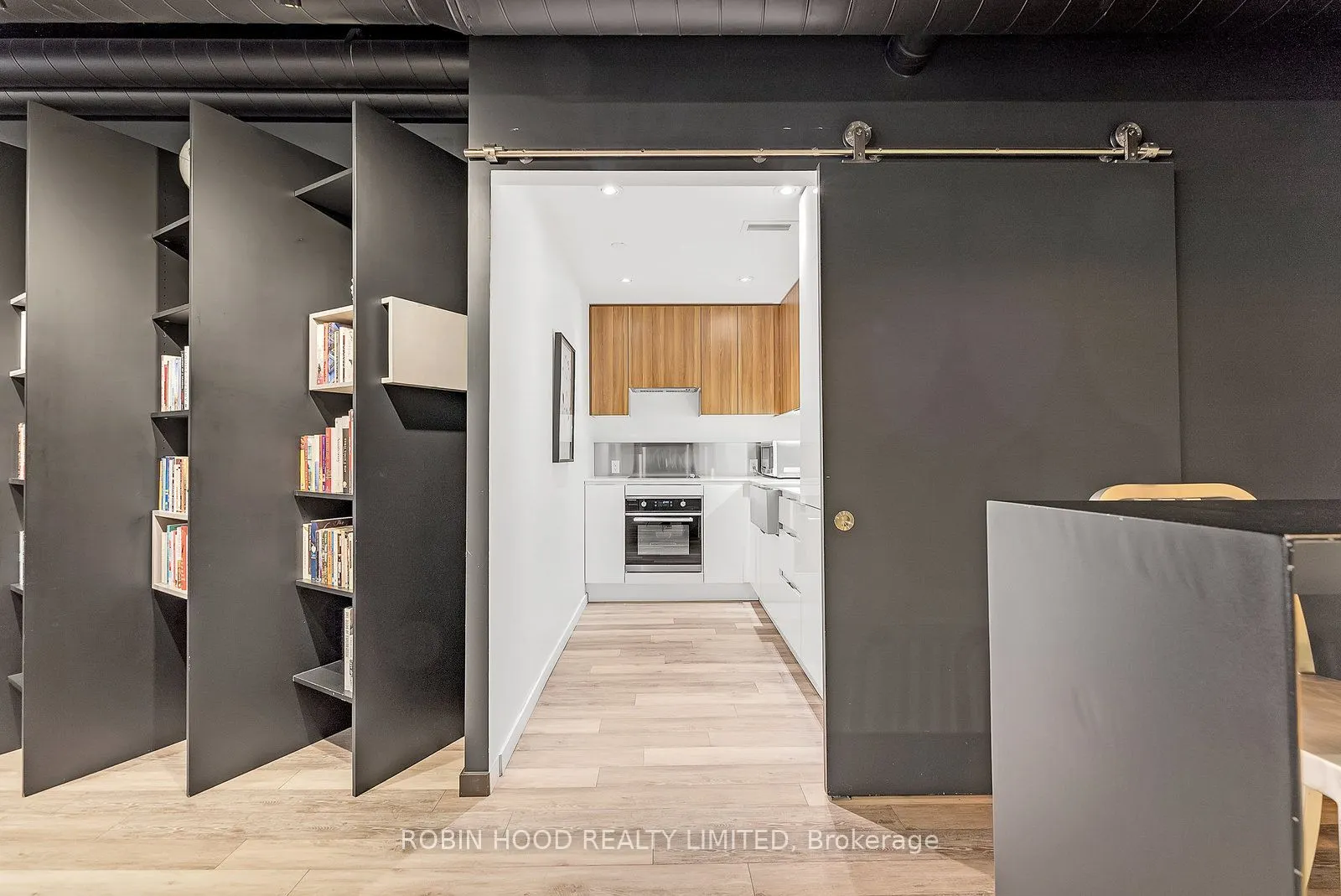 383 Sorauren Avenue, #511