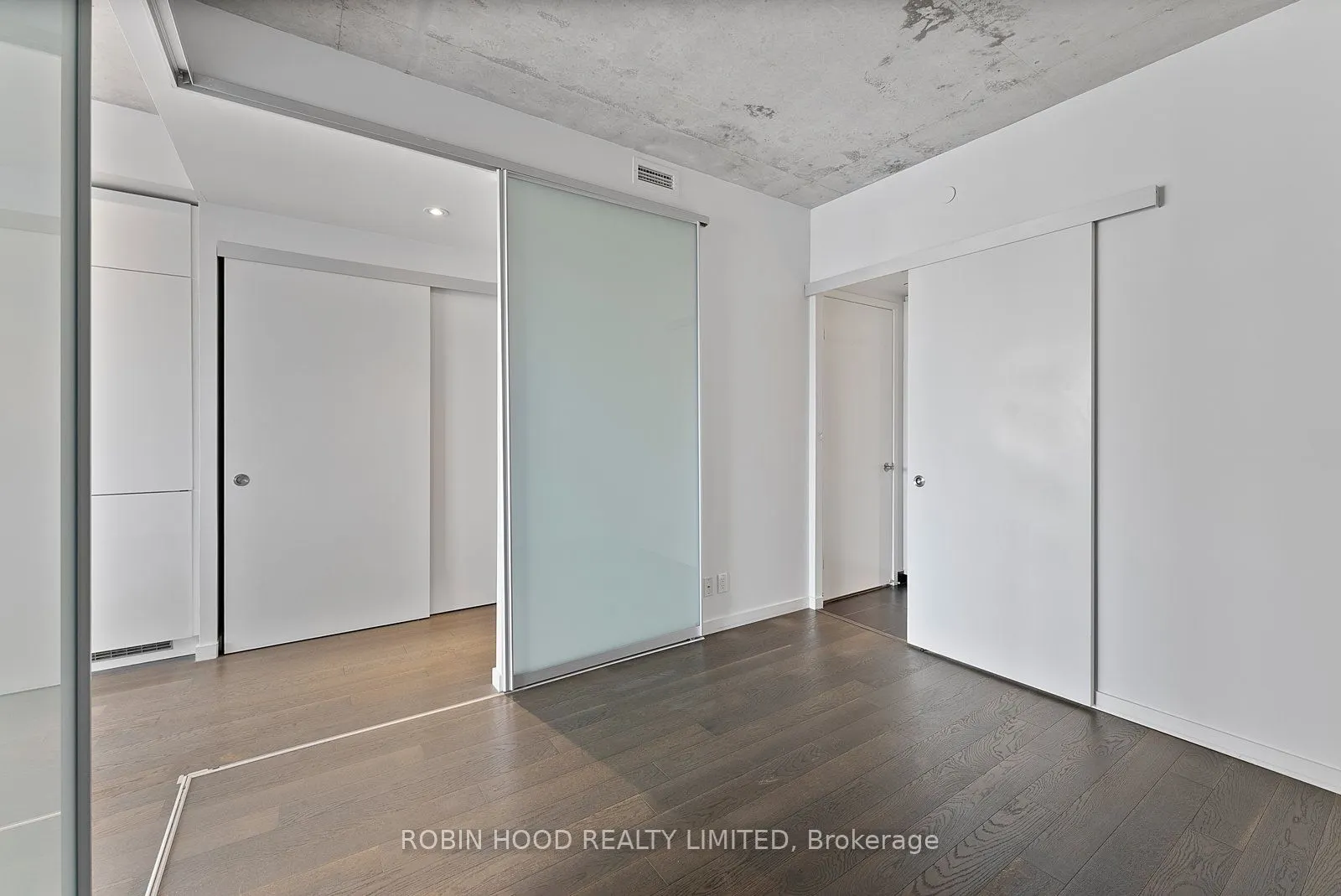 383 Sorauren Avenue, #511