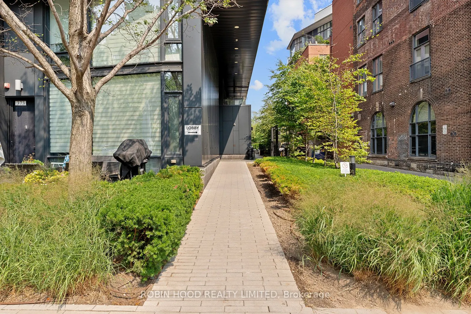 383 Sorauren Avenue, #511