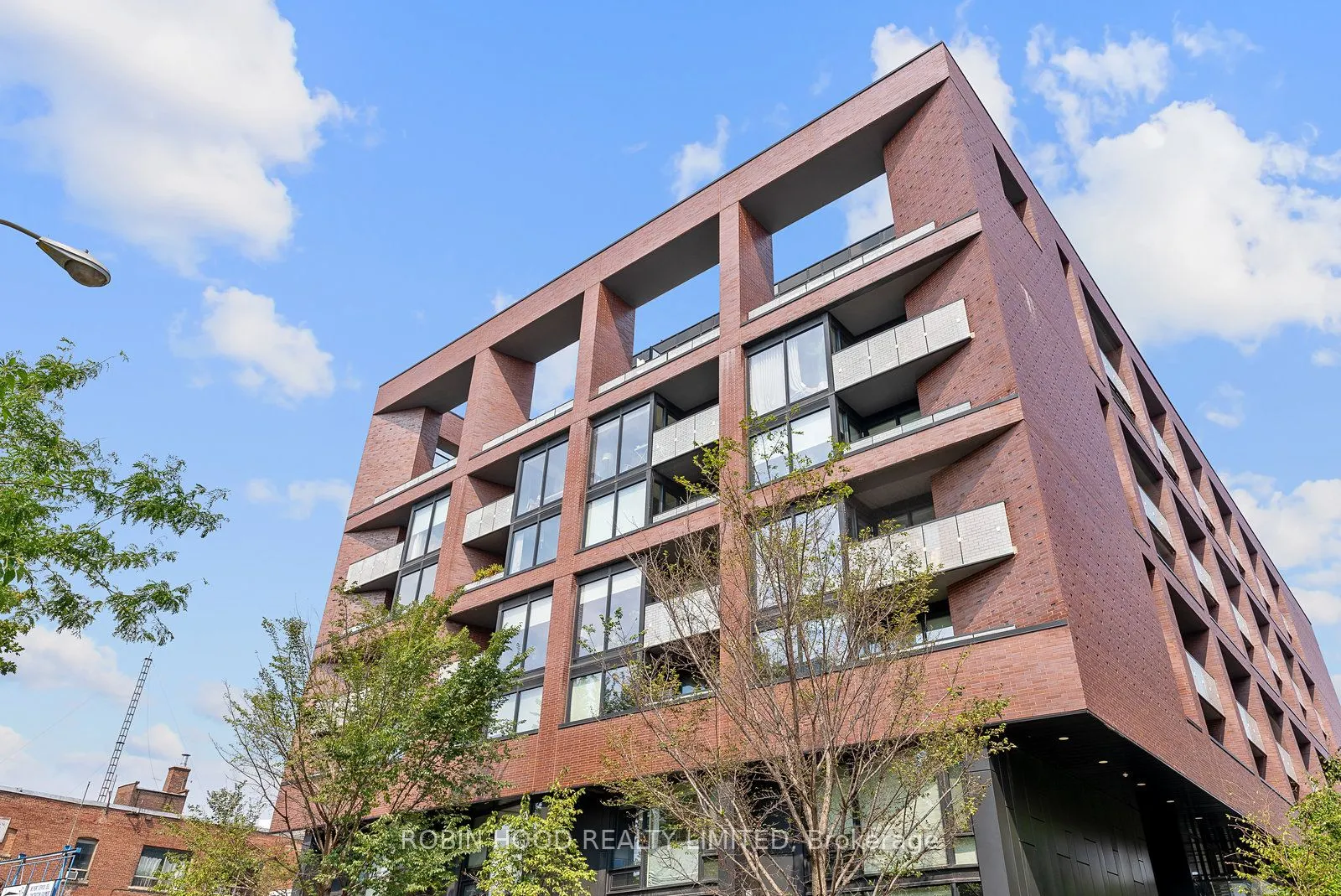 383 Sorauren Avenue, #511