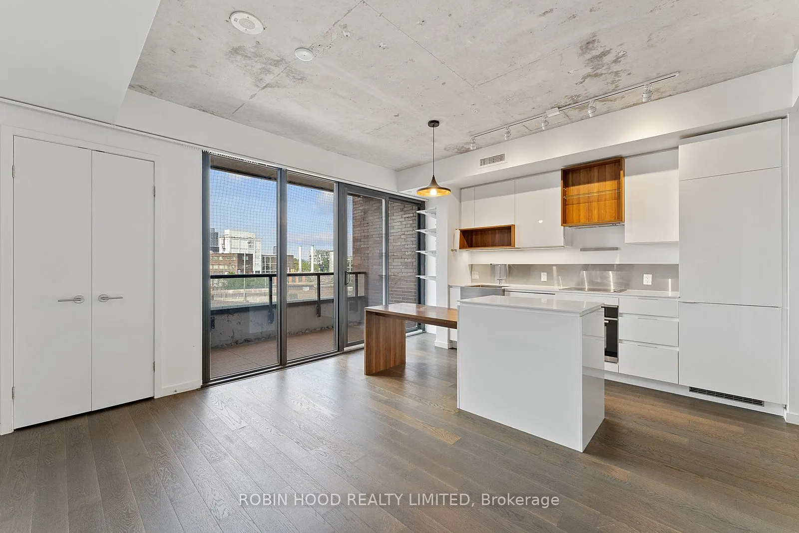 383 Sorauren Avenue, #511