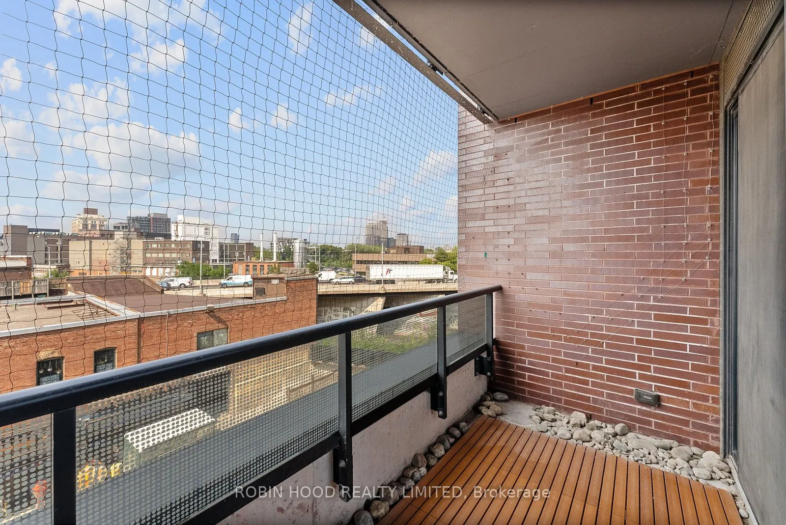 383 Sorauren Avenue, #511