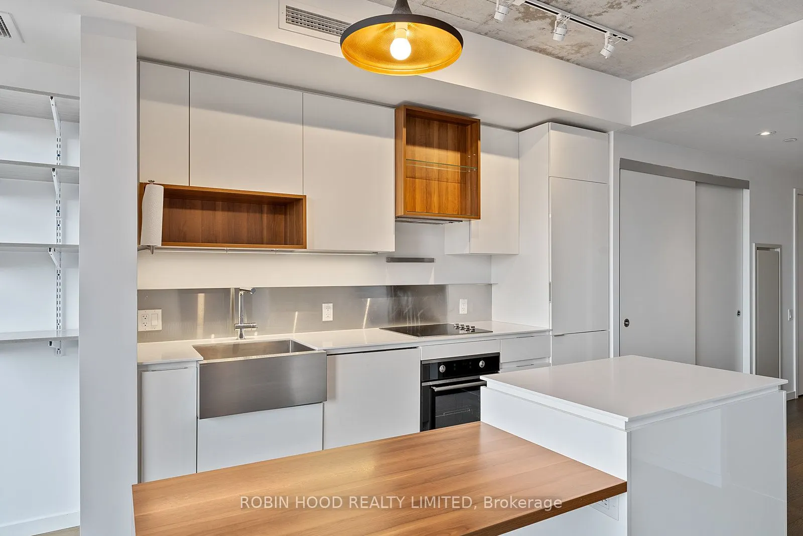 383 Sorauren Avenue, #511