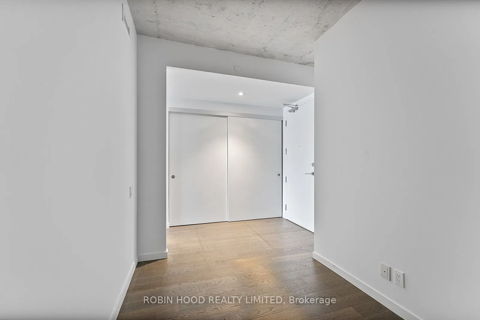 383 Sorauren Avenue, #511