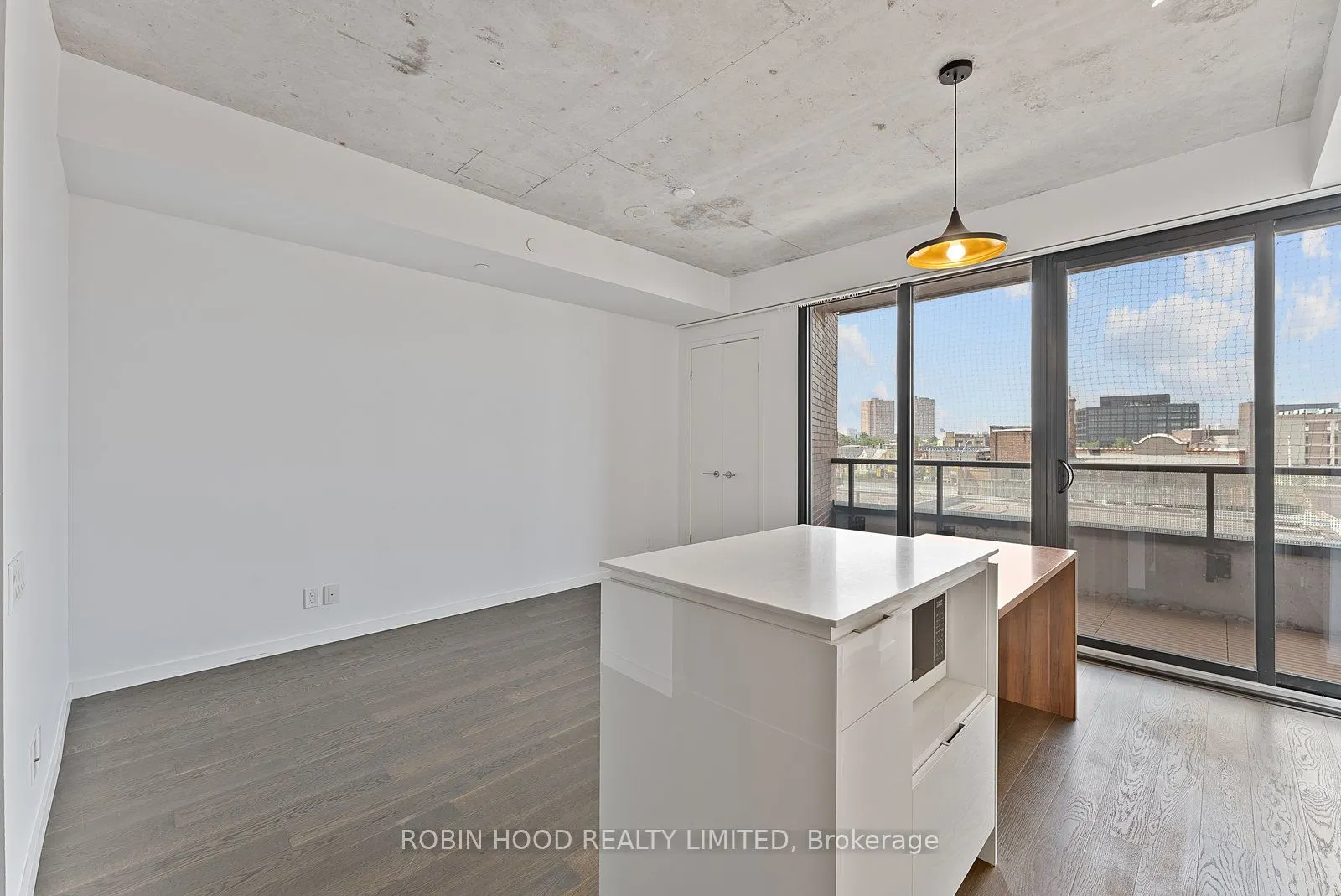 383 Sorauren Avenue, #511