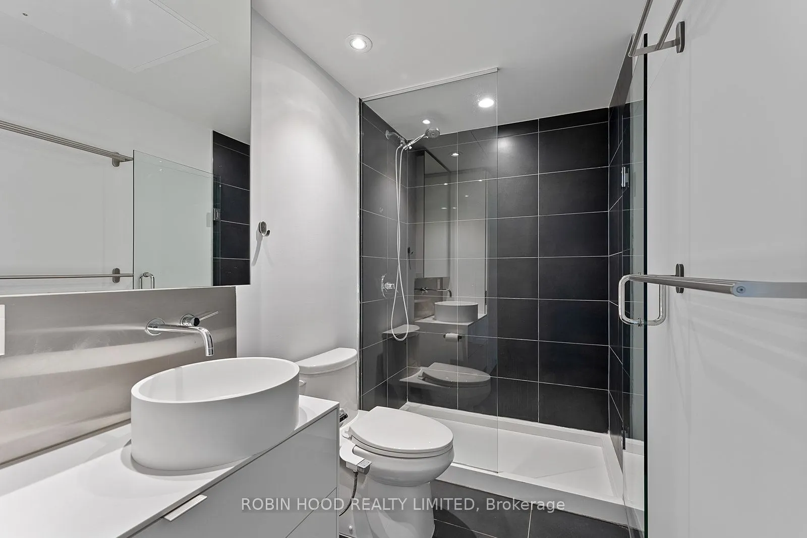 383 Sorauren Avenue, #511