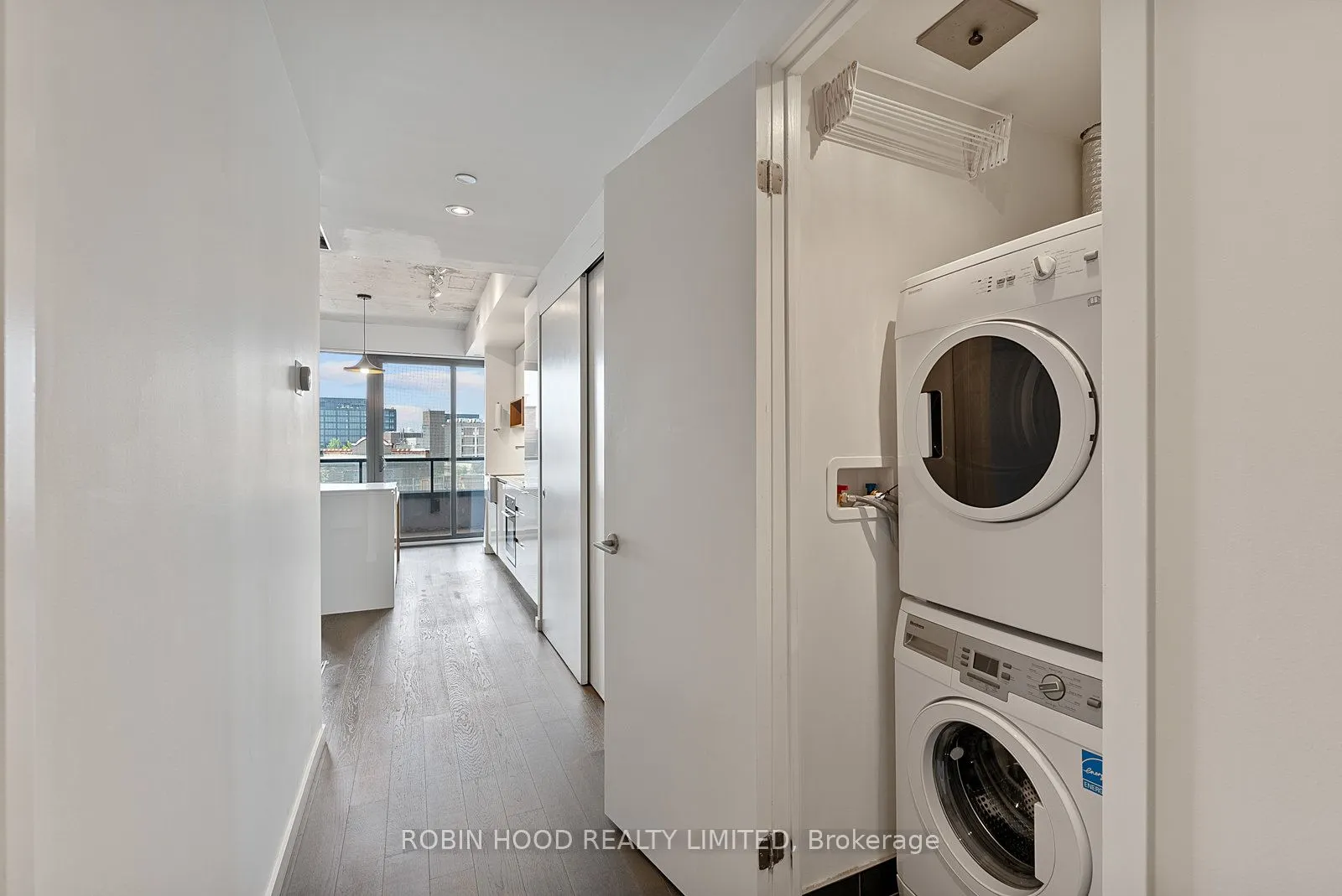 383 Sorauren Avenue, #511