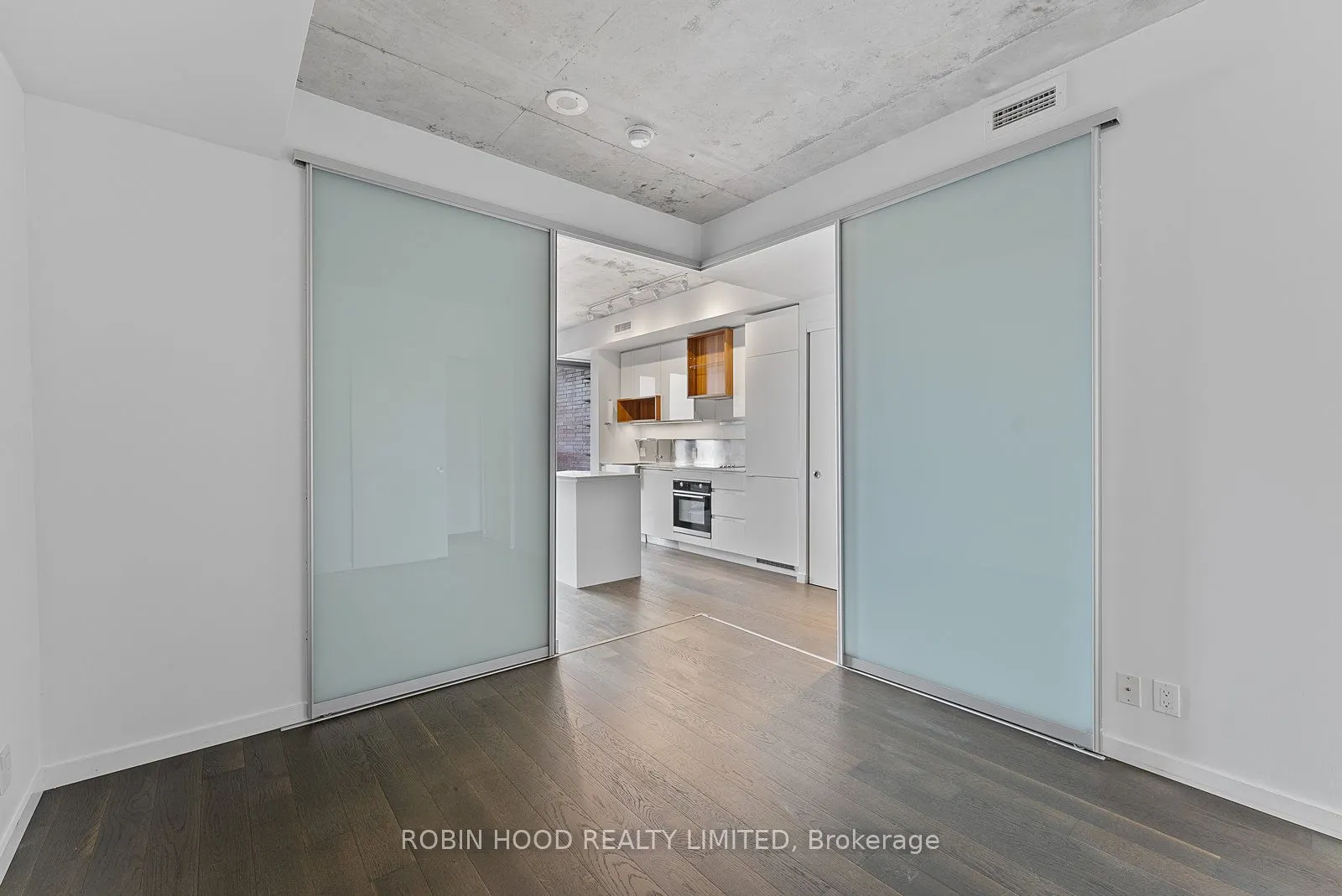 383 Sorauren Avenue, #511