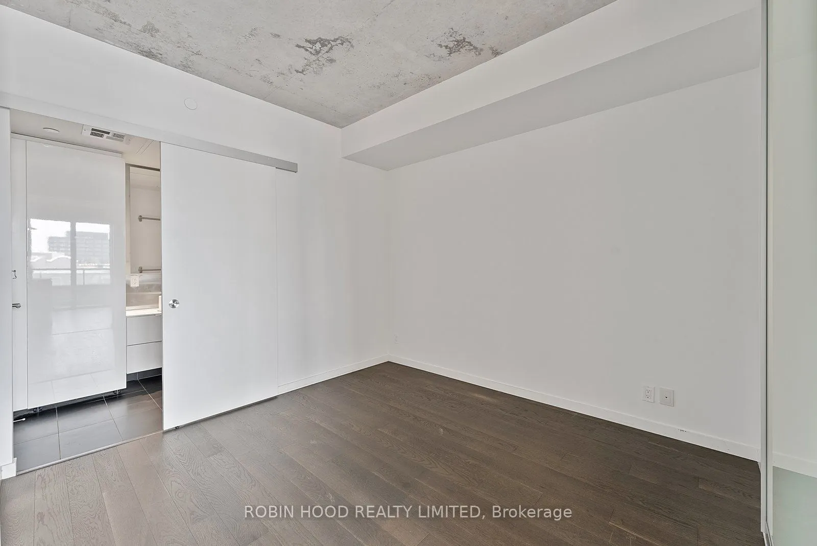 383 Sorauren Avenue, #511