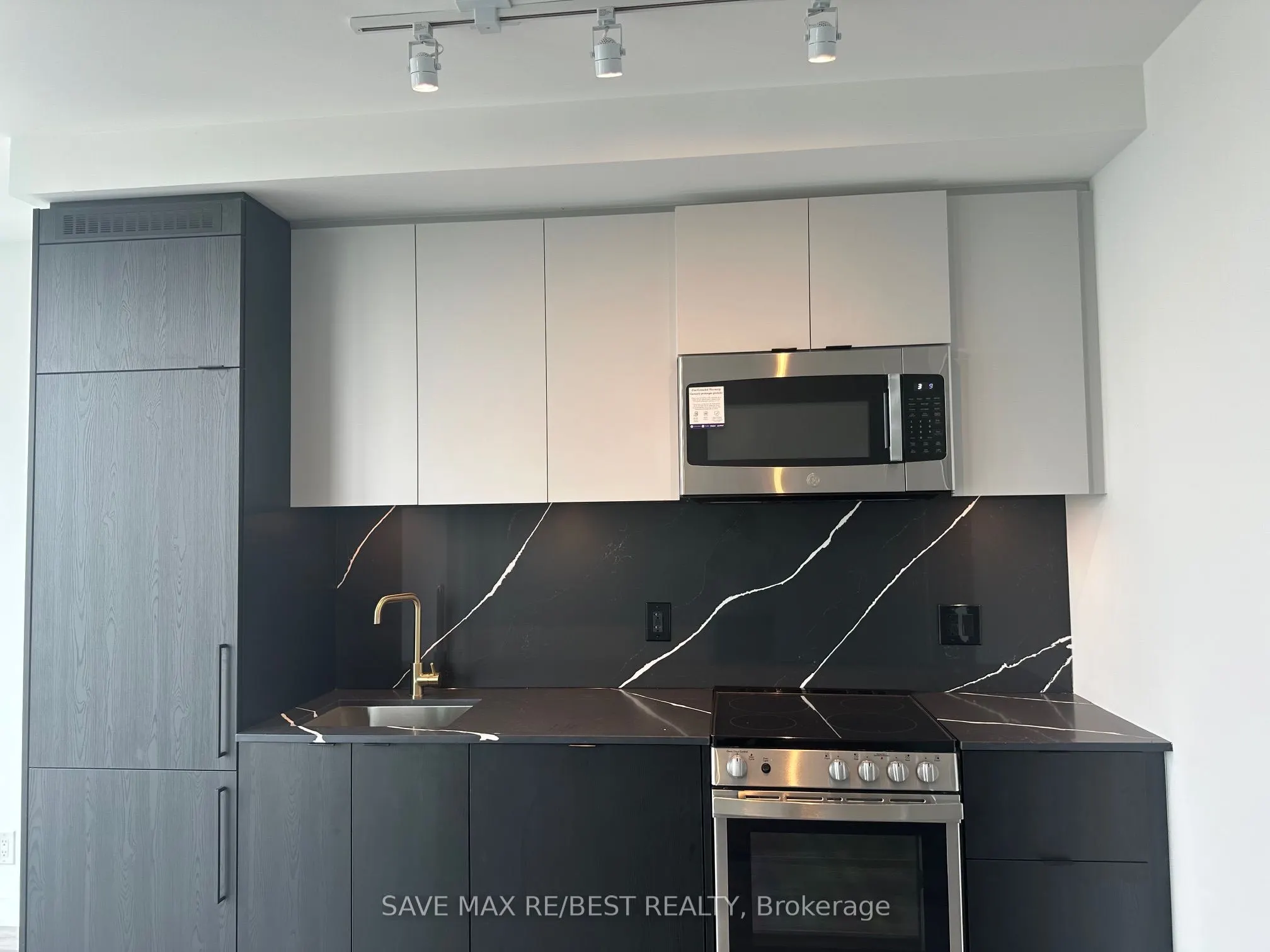 285 Dufferin Street, #726