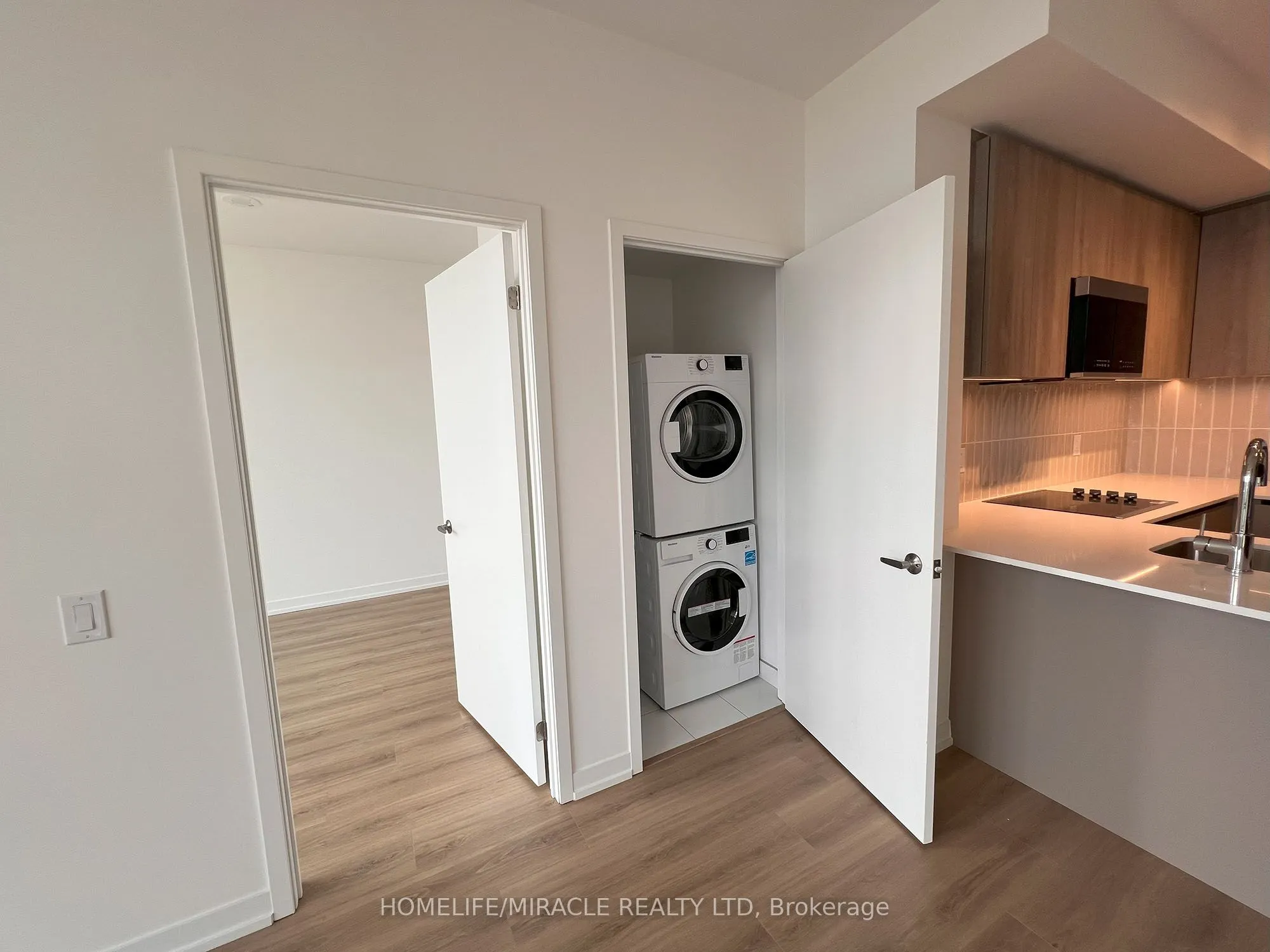 2485 Eglinton Avenue W, #422