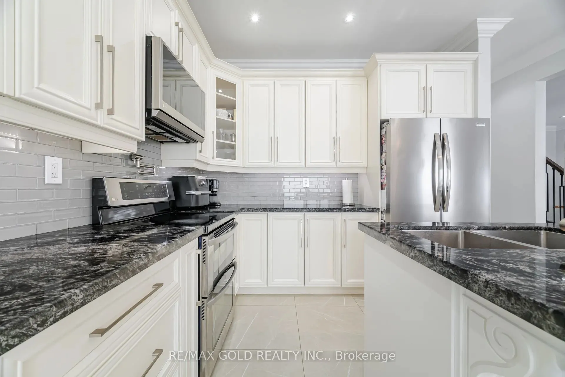 10 Cloverlawn Street