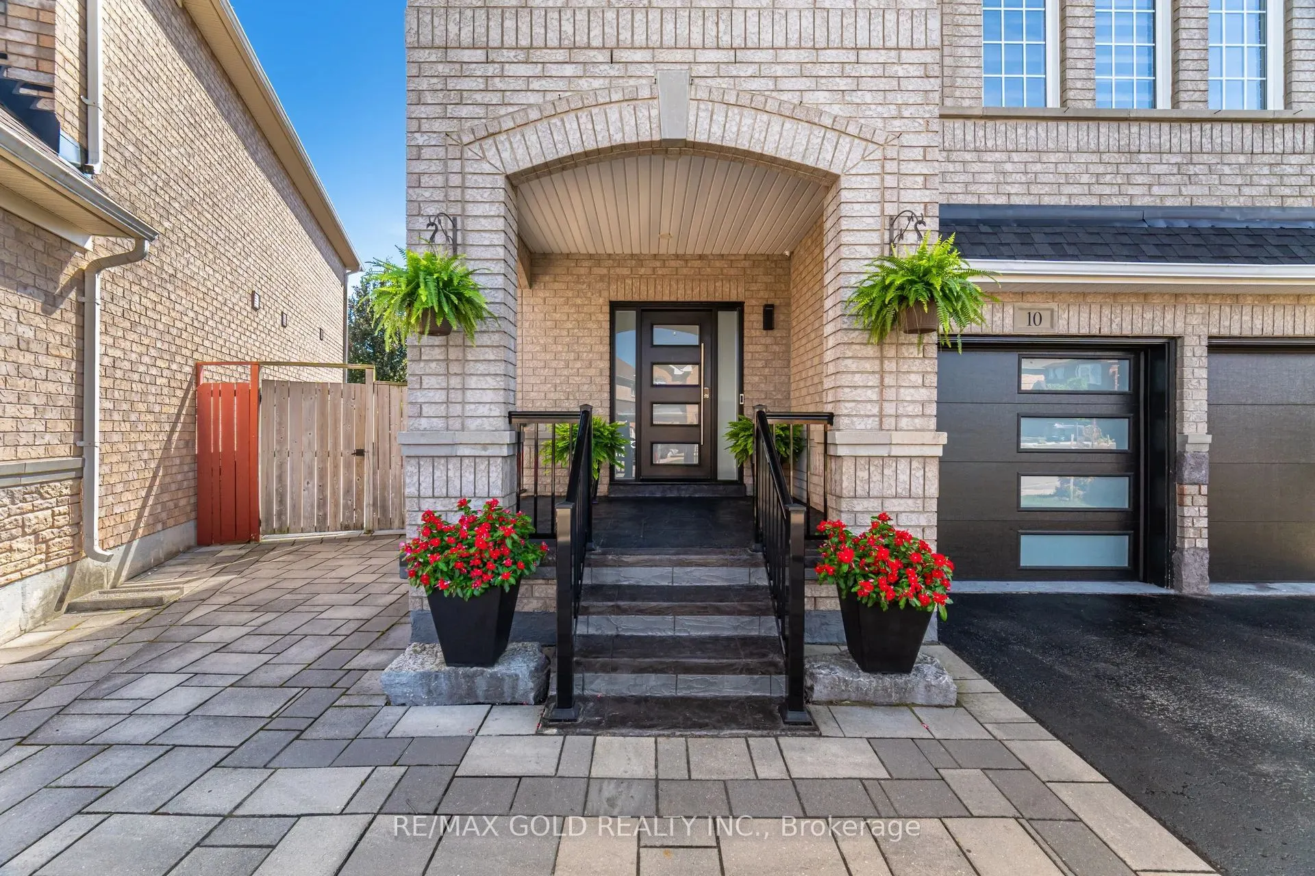 10 Cloverlawn Street