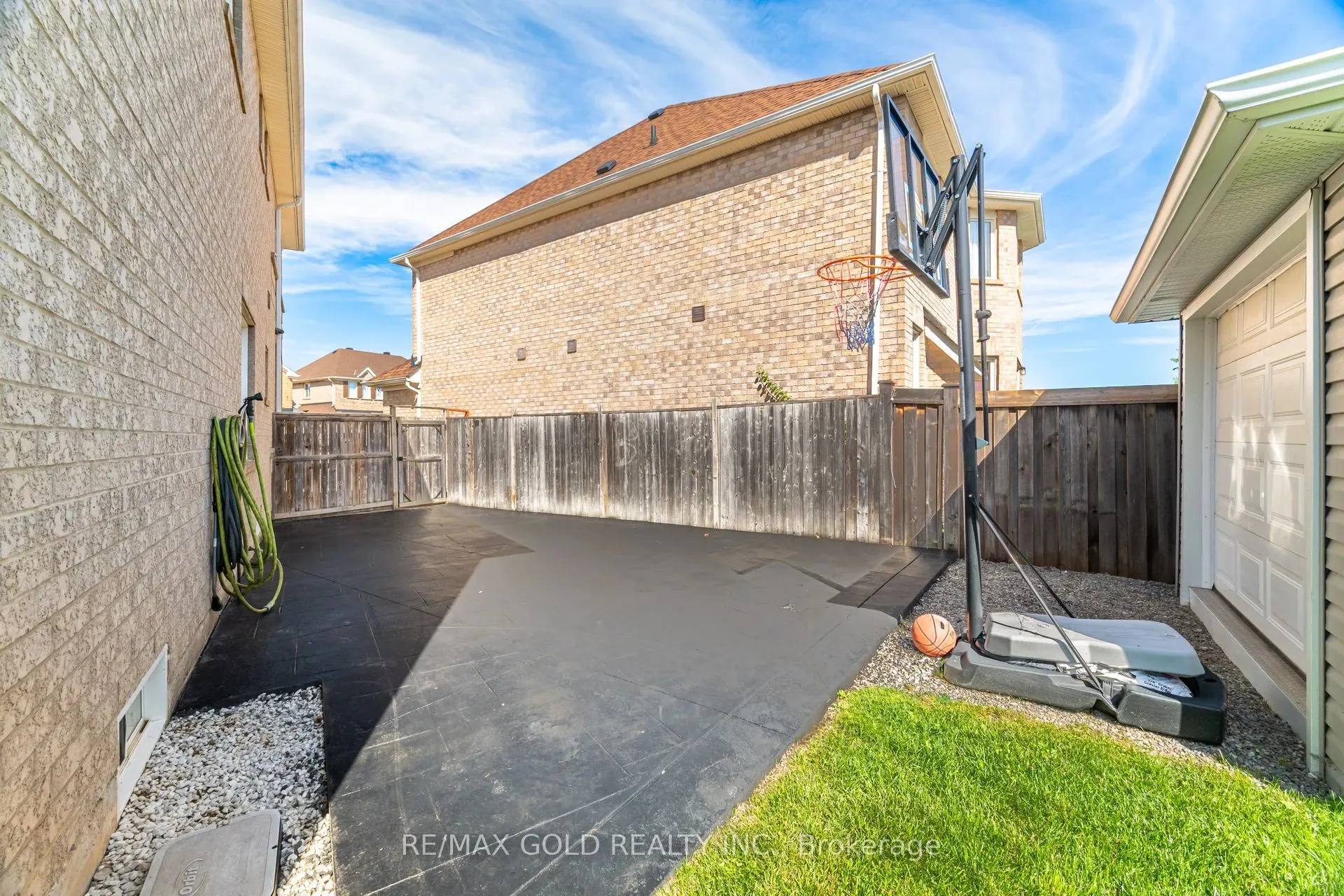 10 Cloverlawn Street