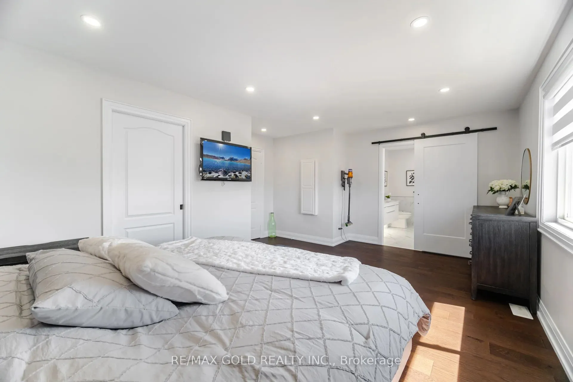 10 Cloverlawn Street