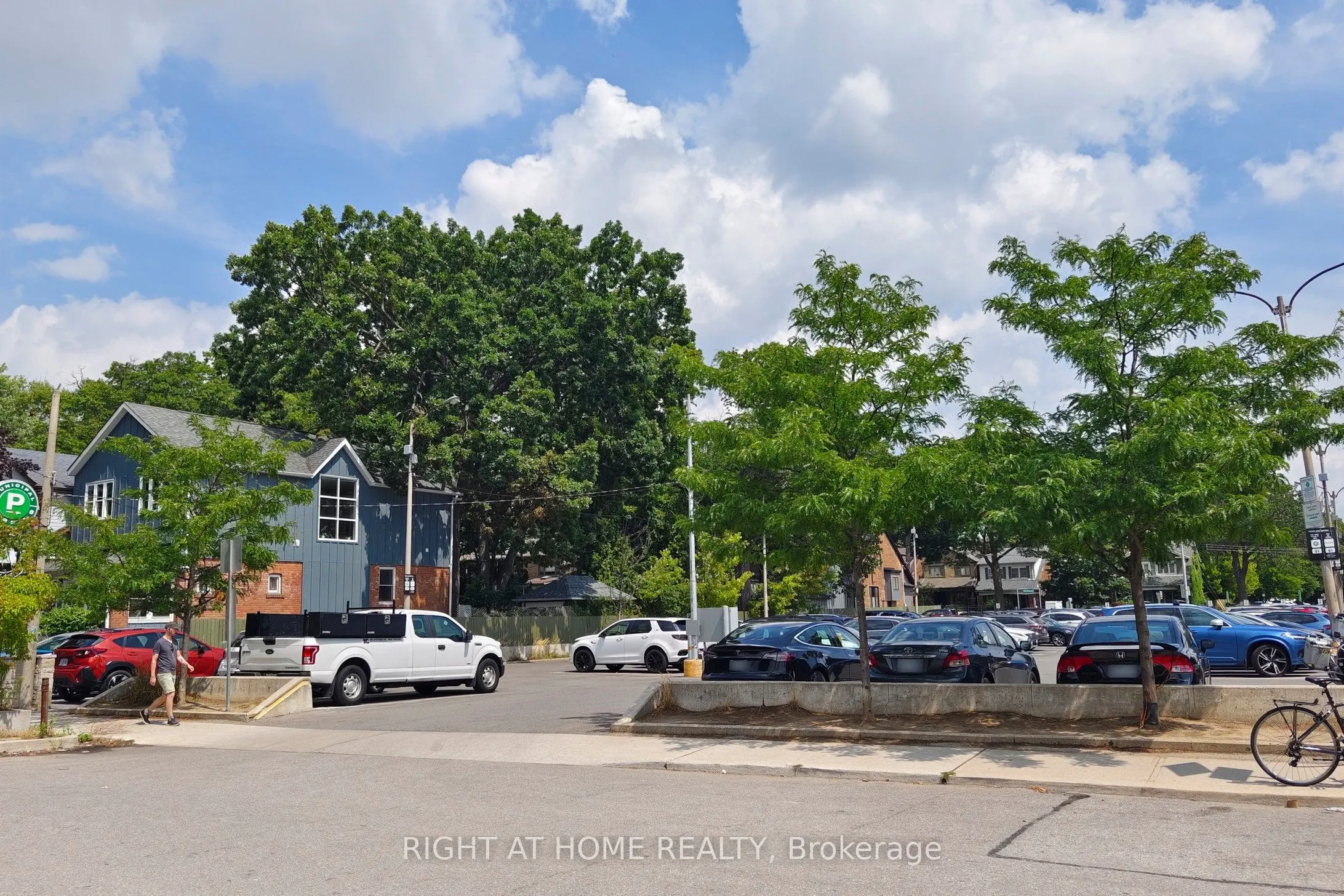 2390A Bloor Street W