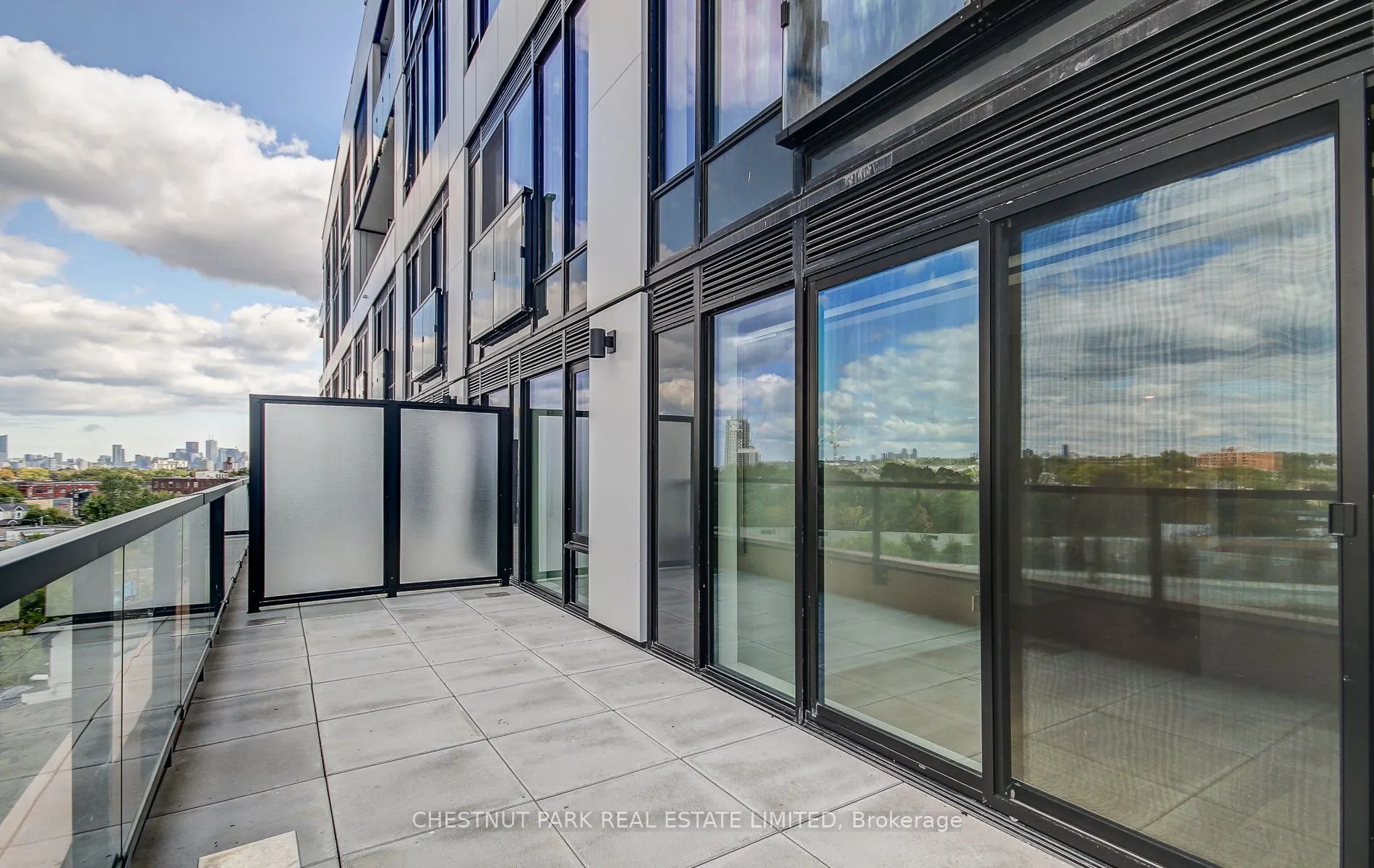 2720 Dundas Street W, #613