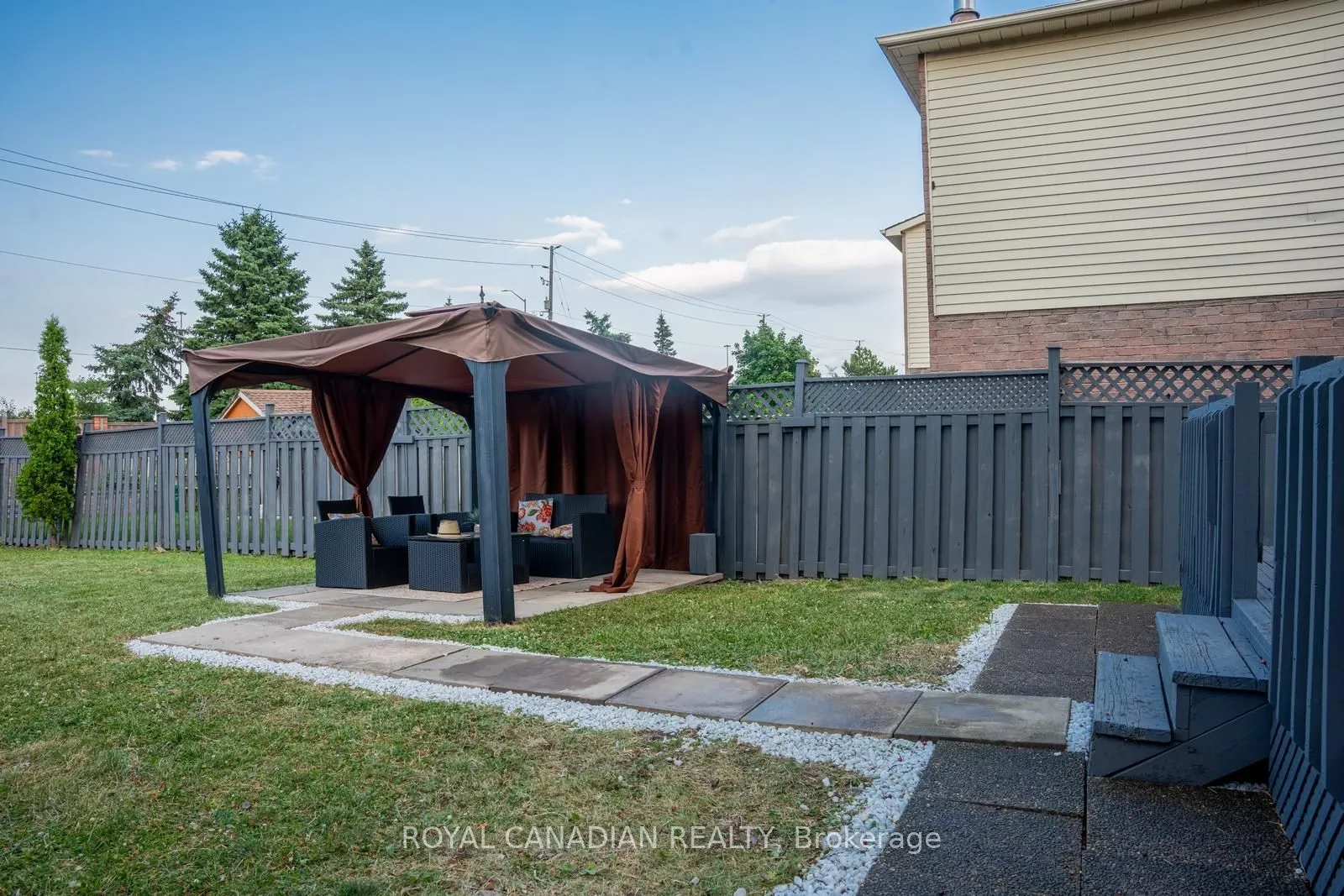 60 Cherrytree Drive W