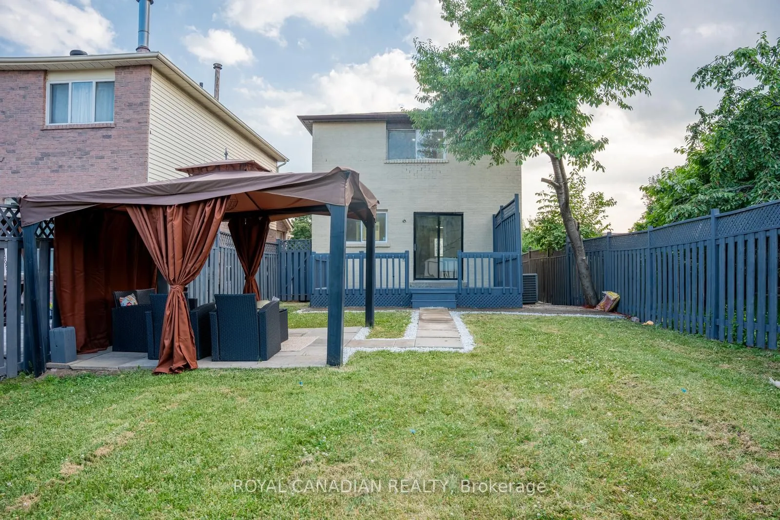 60 Cherrytree Drive W