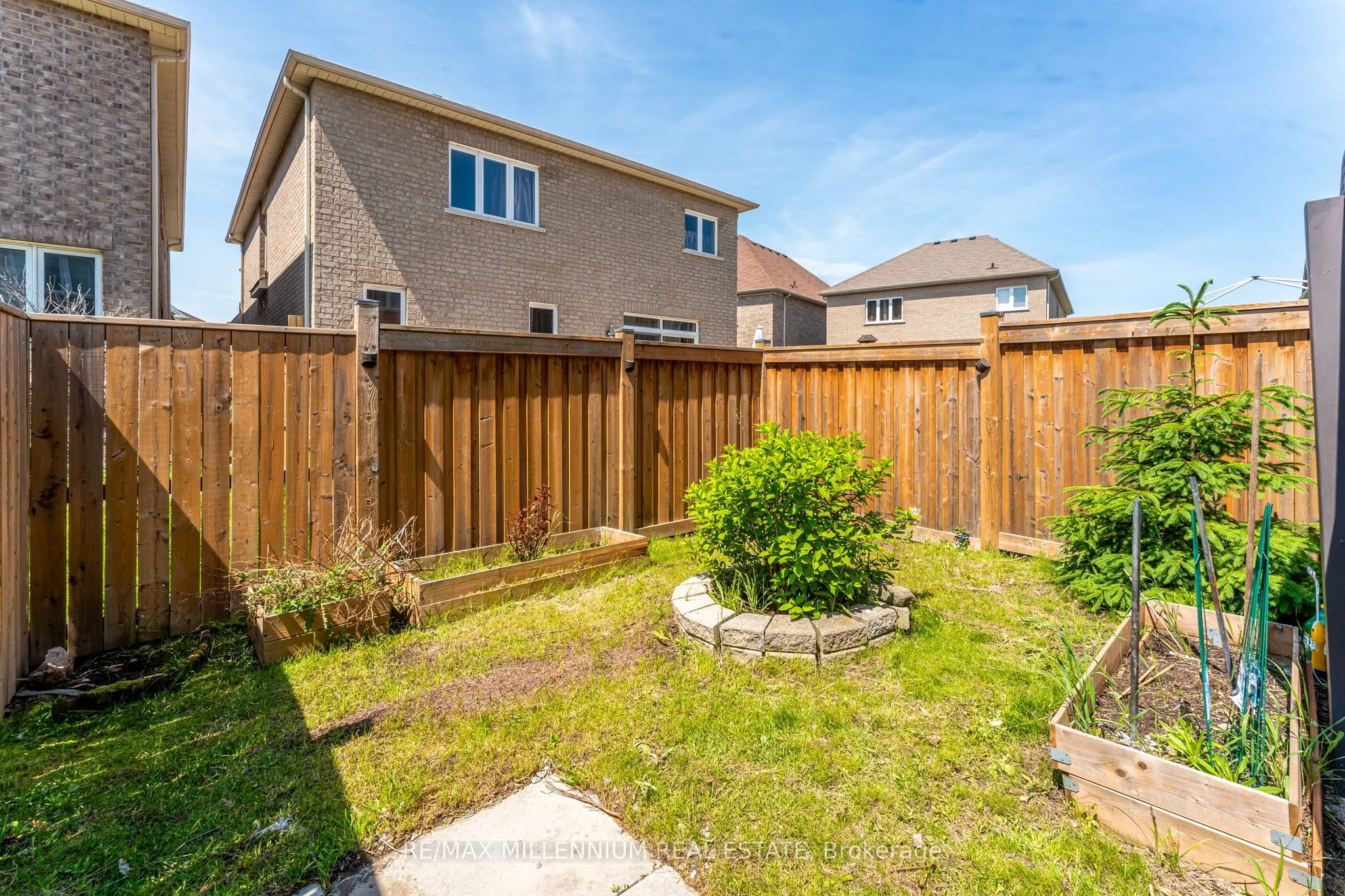 494 Queen Mary Drive