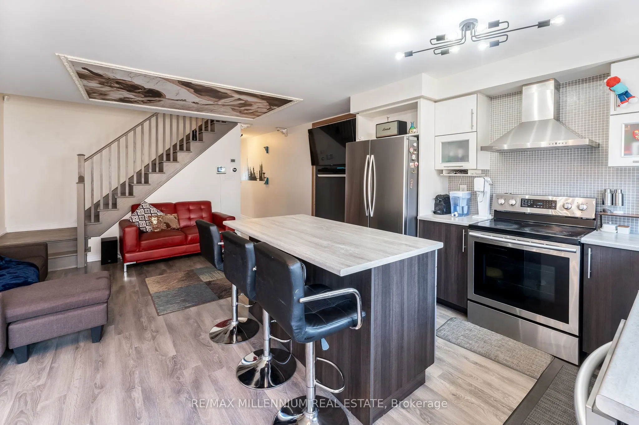 494 Queen Mary Drive