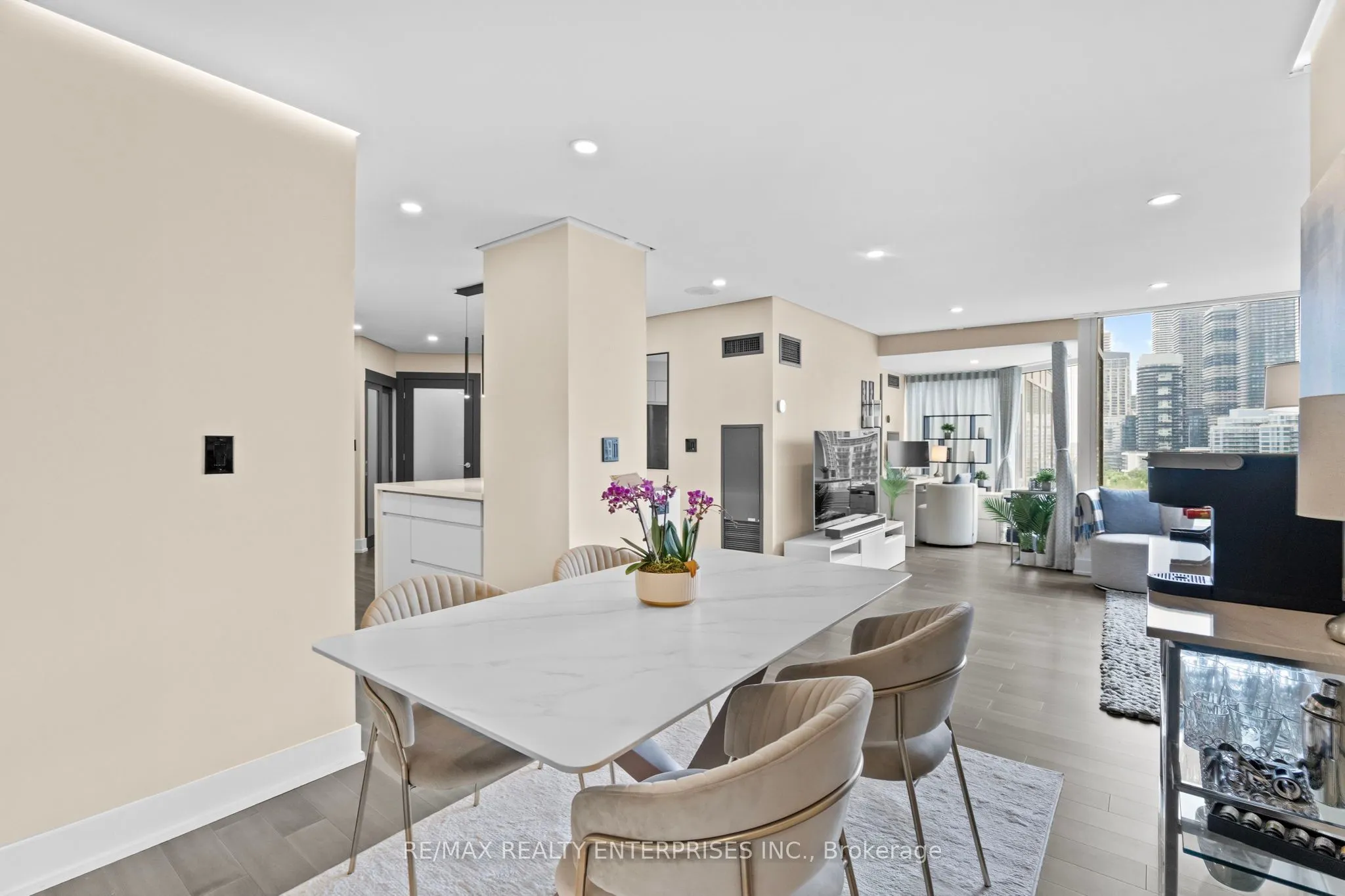 1 Palace Pier Court, #1208