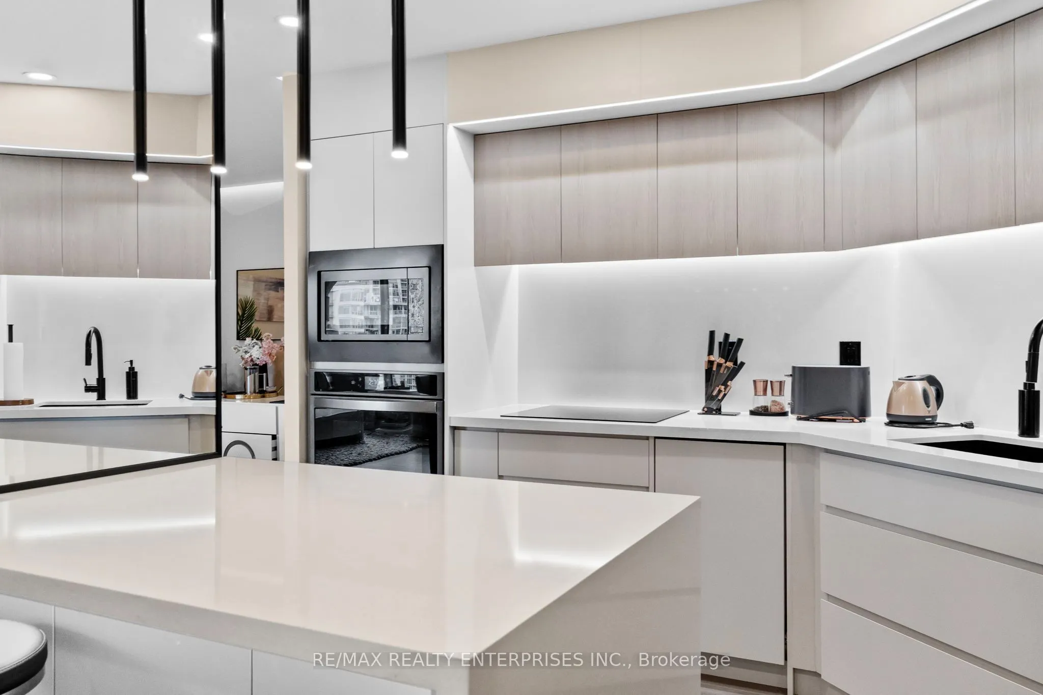 1 Palace Pier Court, #1208