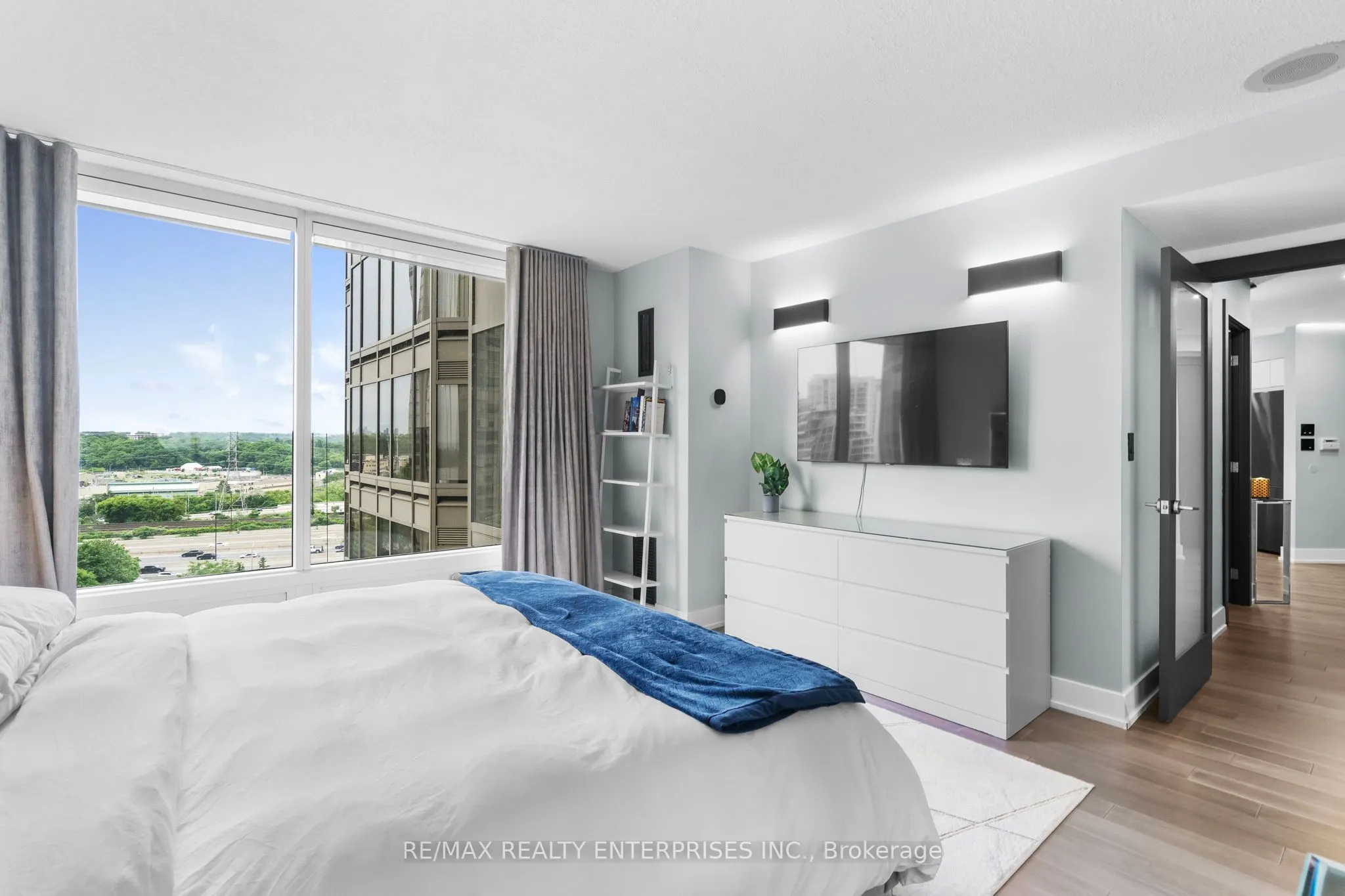 1 Palace Pier Court, #1208